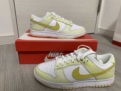 NIKE Women's DUNK LOW "YELLOW STRIKE"