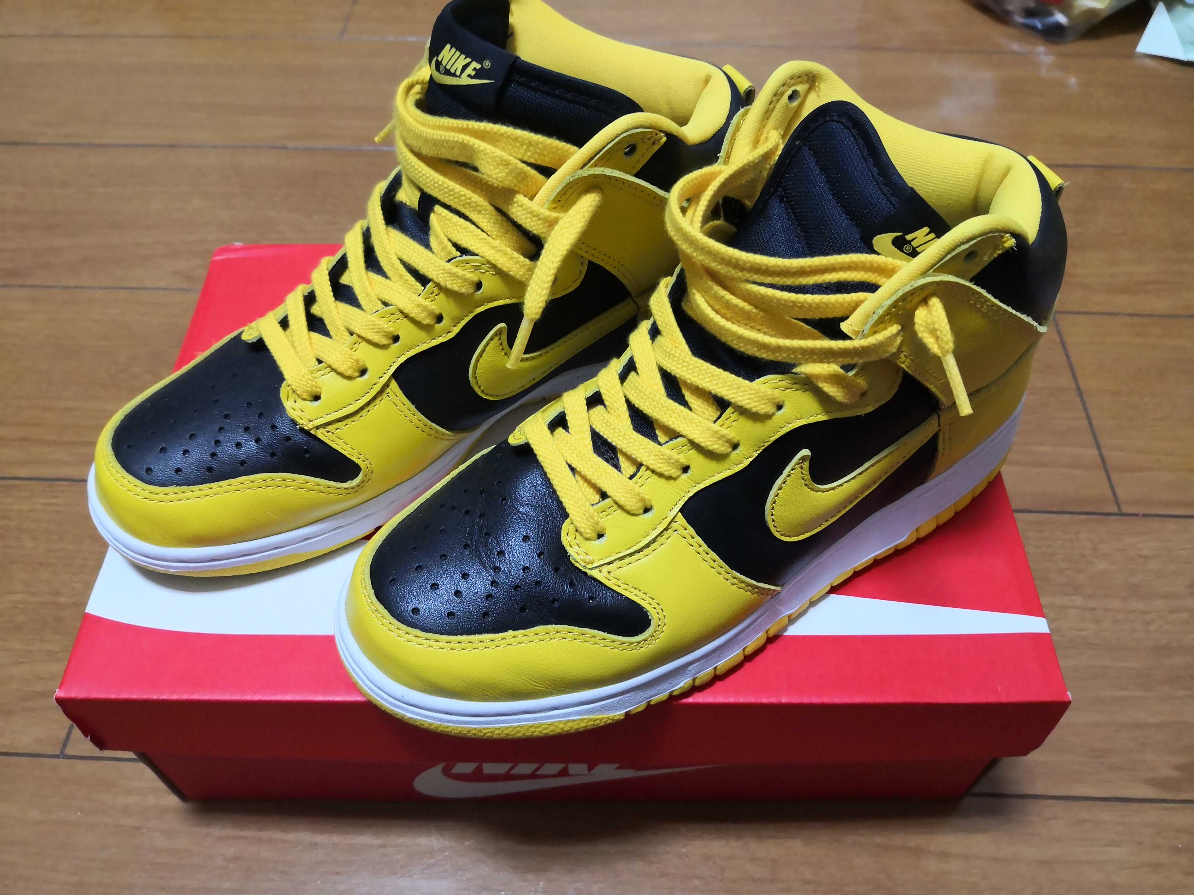 Nike Dunk High "Black/Varsity Maize"