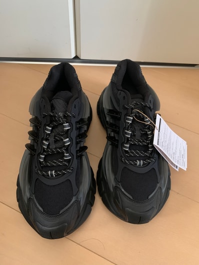 Pharrell Williams × adidas Jellyfish "Carbon/Core Black"