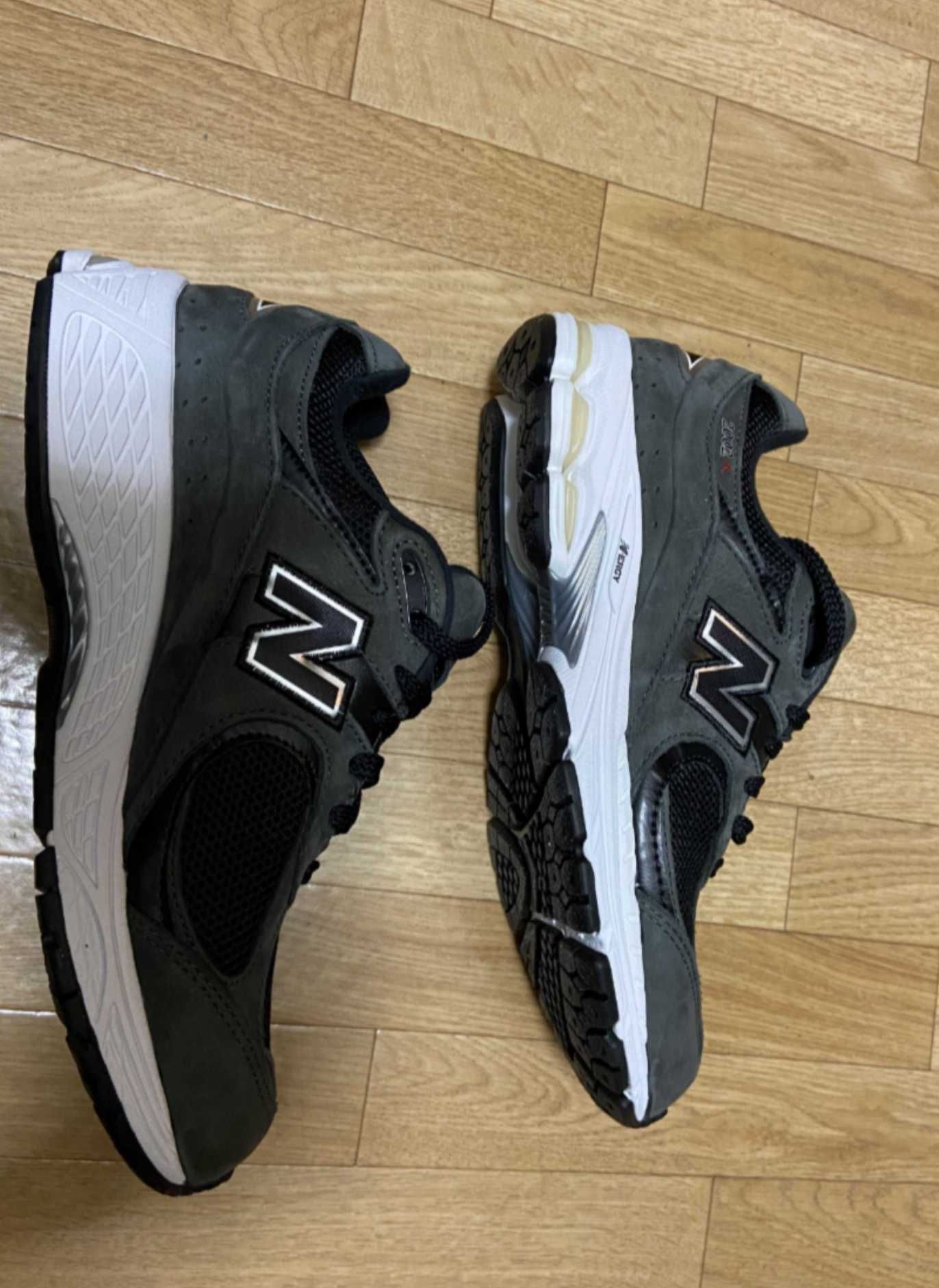 New Balance 2002R "Black/Gray"