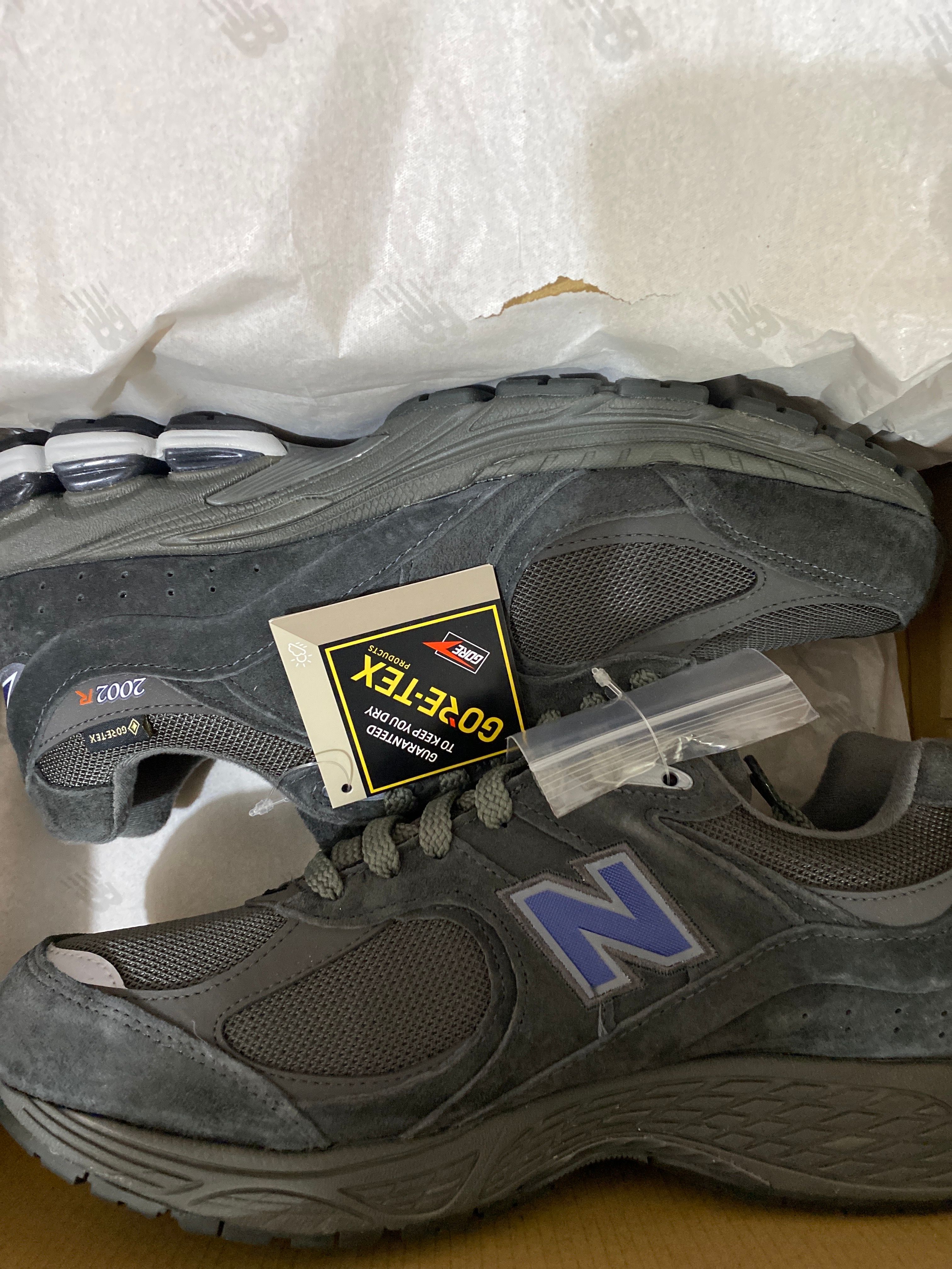 BEAMS × New Balance 2002R GORE-TEX "Charcoal"