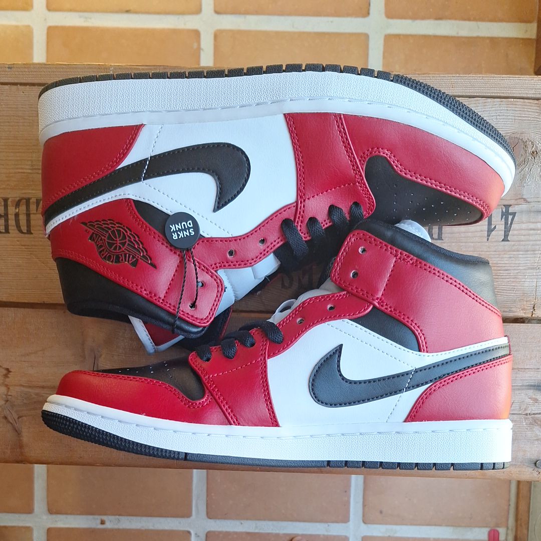 Nike Air Jordan 1 Mid "Chicago Black Toe"