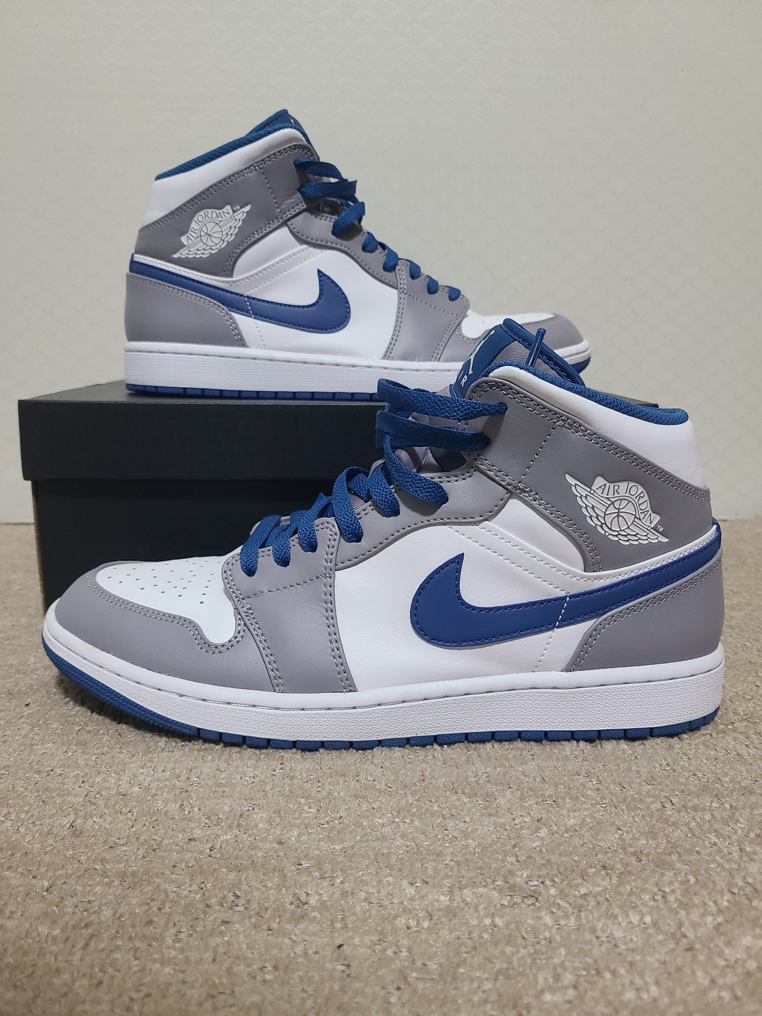 Nike Air Jordan 1 Mid "True Blue"