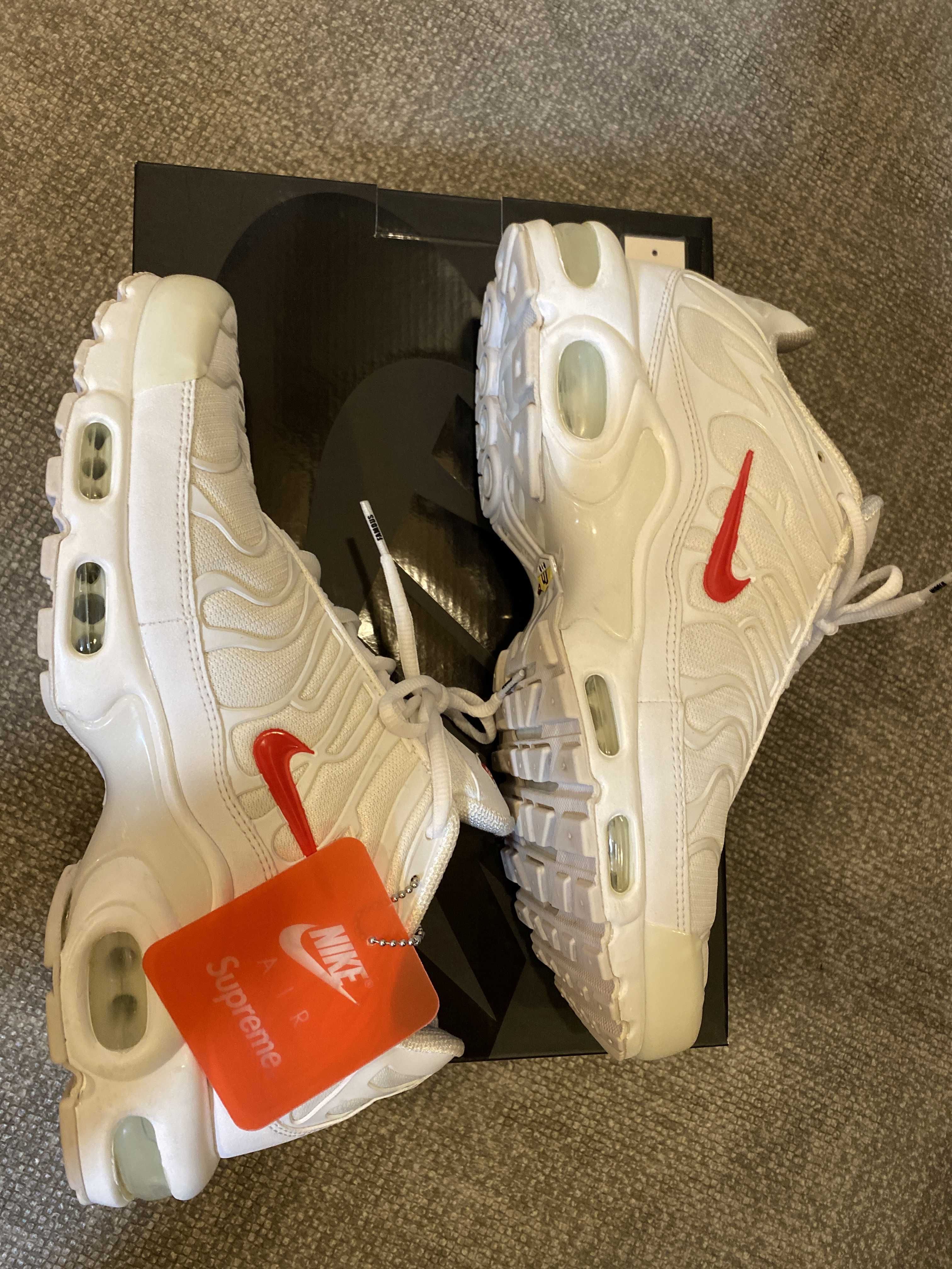 Supreme x Nike Air Max Plus TN "White/Speed Red"