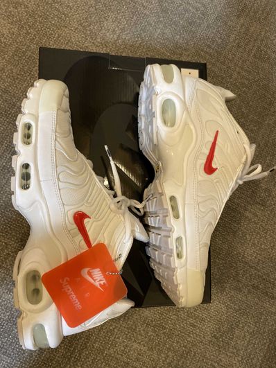 Supreme x Nike Air Max Plus TN "White/Speed Red"