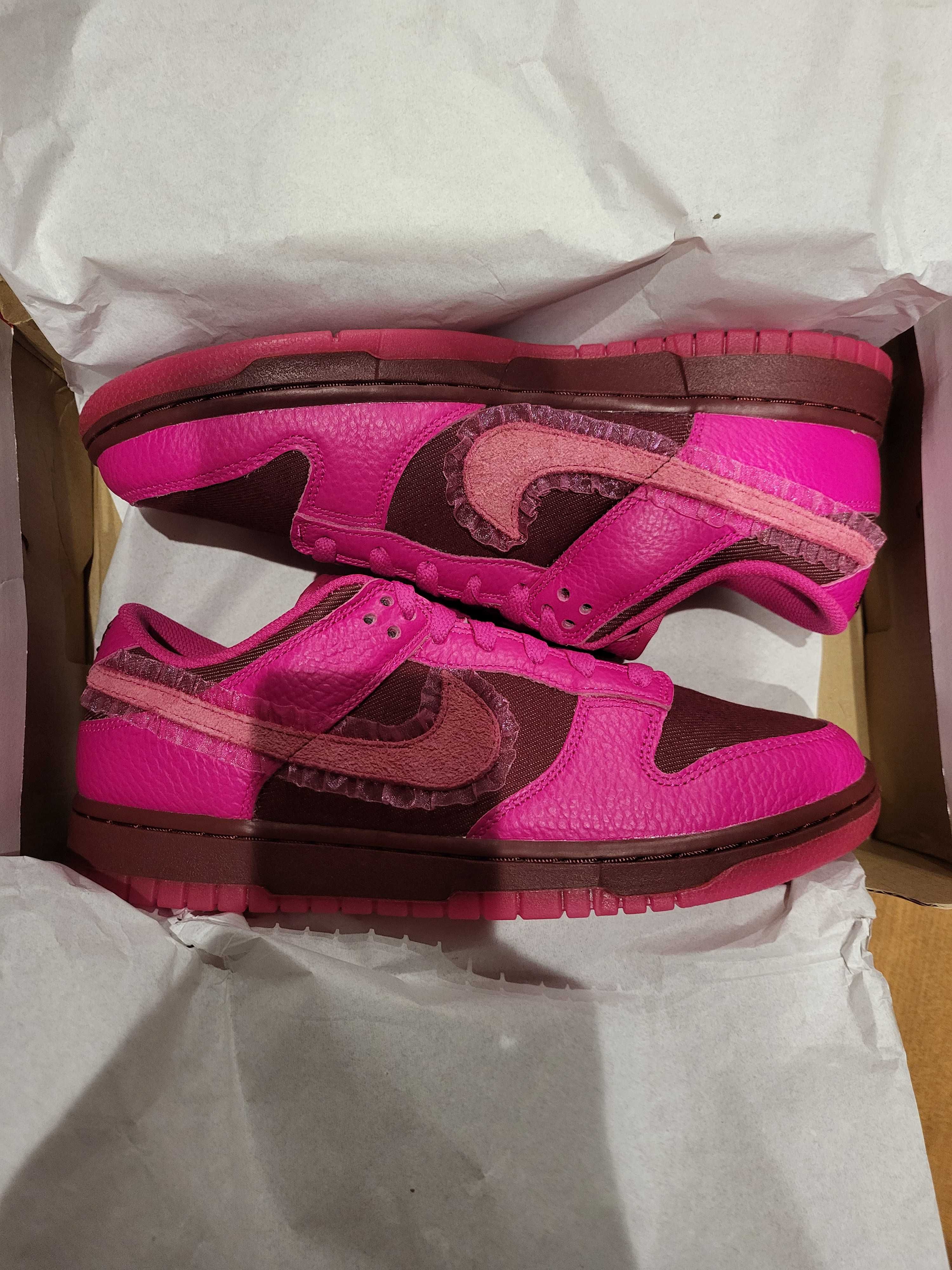 Nike Women's Dunk Low "Valentines Day"