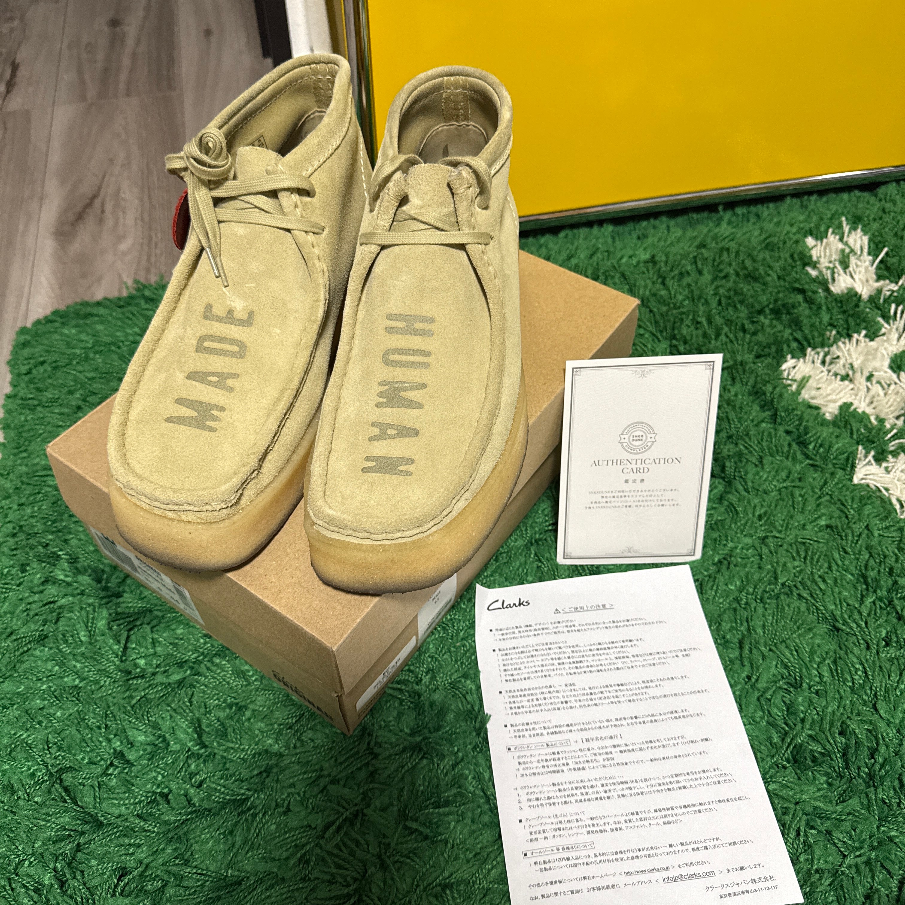 ヒューマンメイド × クラークス ワラビー "ベージュ"