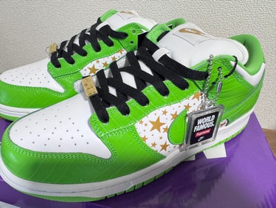 Supreme × Nike SB Dunk Low OG QS Gold Stars "White/Mean Green"