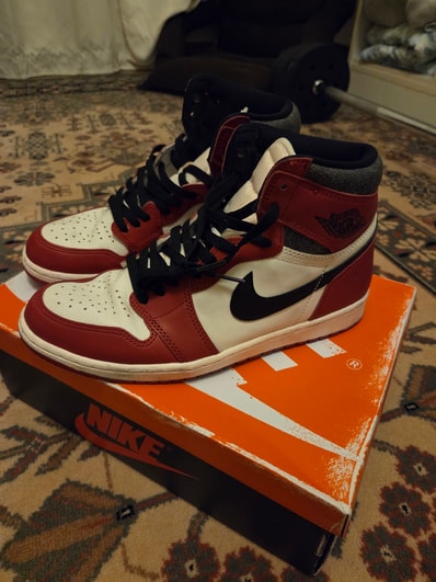 Nike Air Jordan 1 High OG "Lost & Found/Chicago"