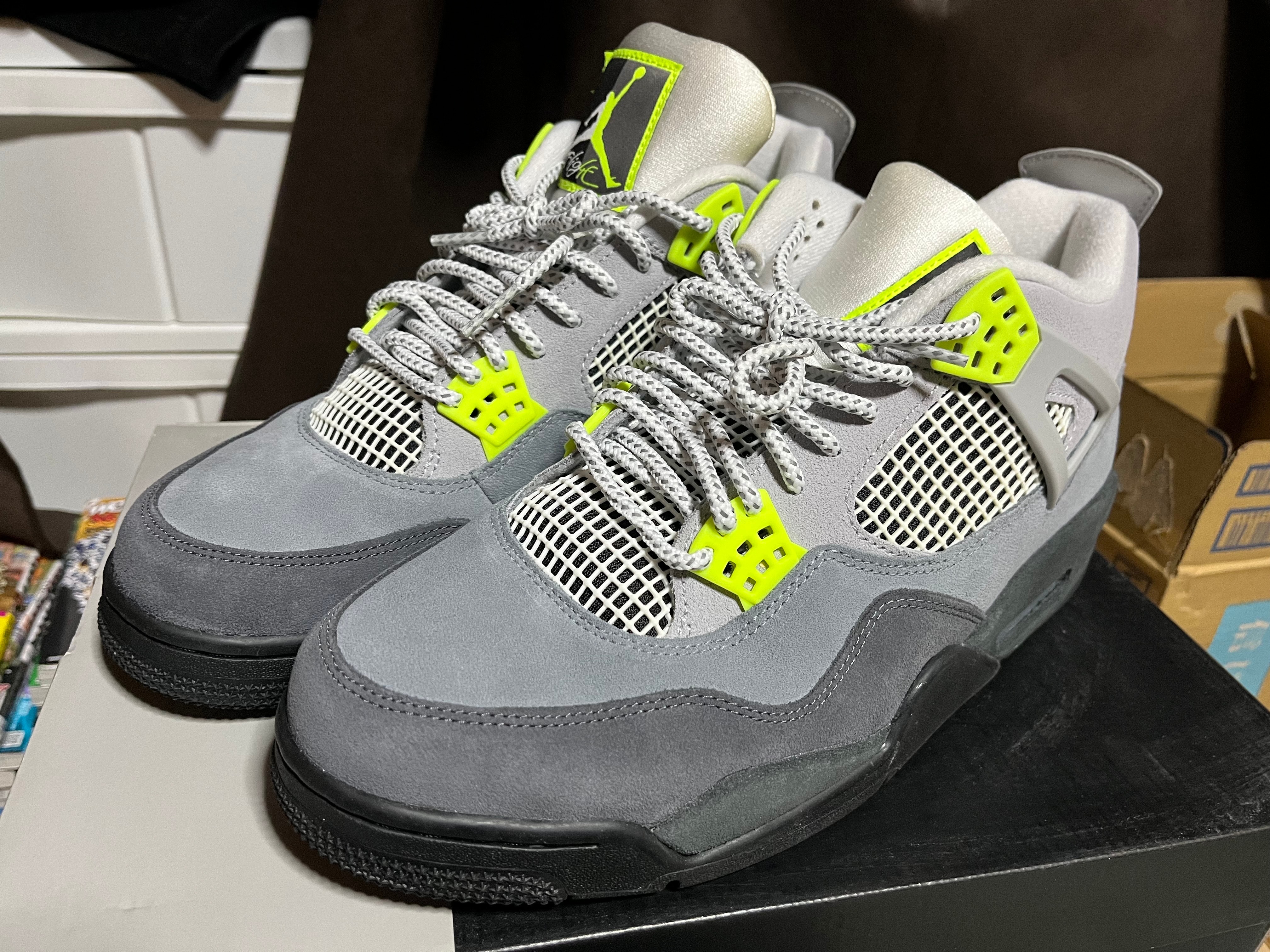 Nike Air Jordan 4 Retro LE "Neon"