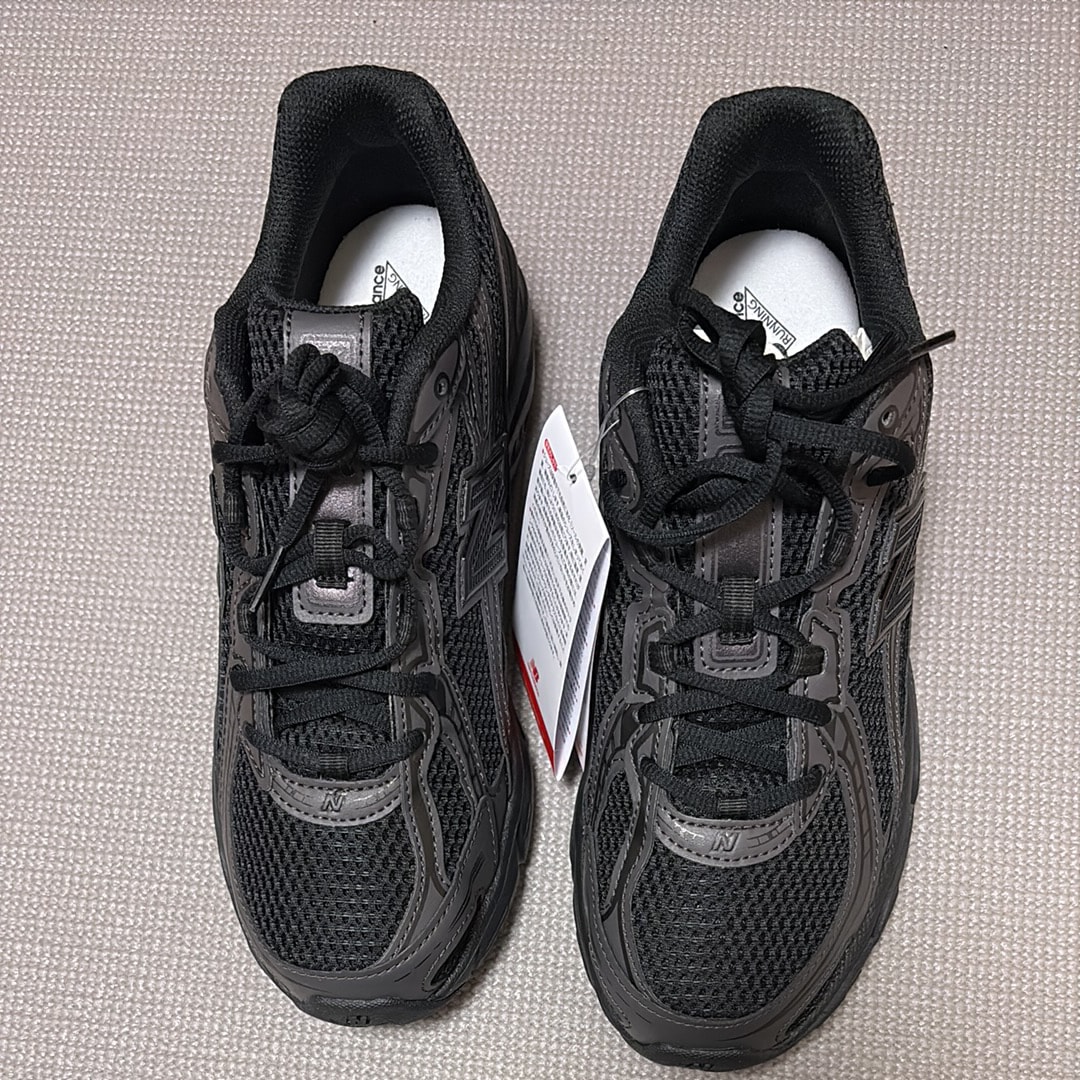 New Balance 740 "Black/Black Cement"