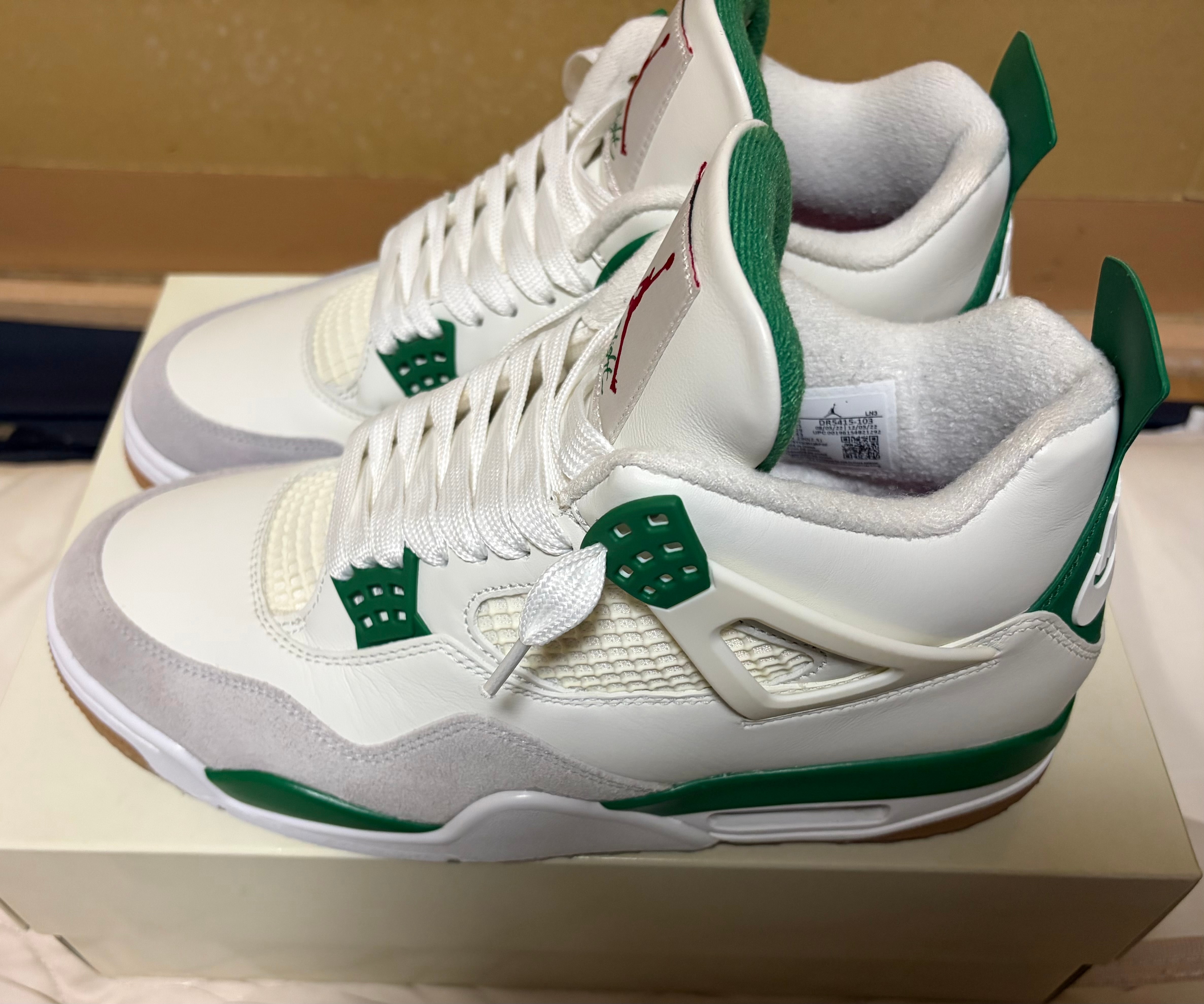 Nike SB × Air Jordan 4 Retro SP "Pine Green"