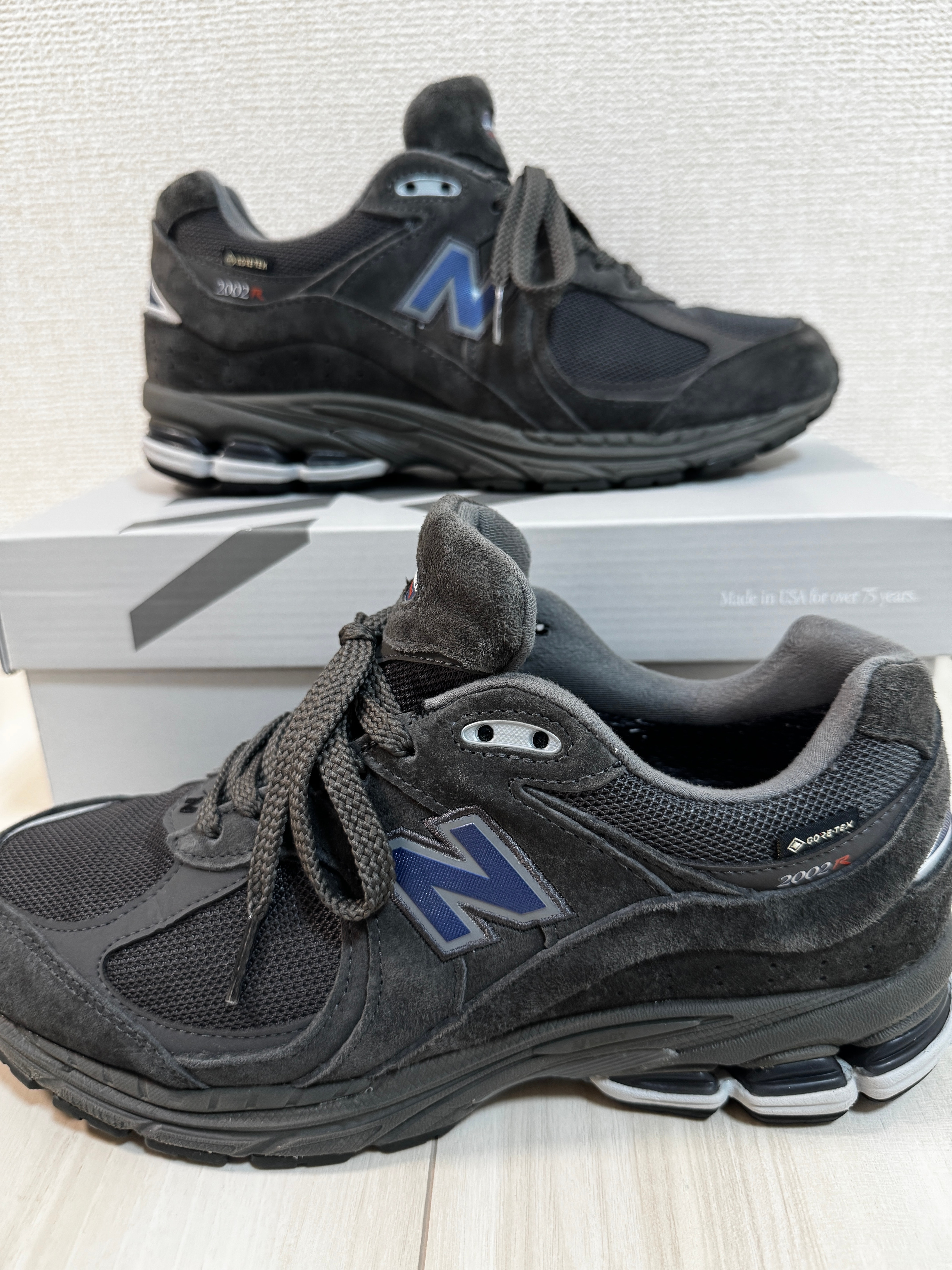 ビームス × ニューバランス 2002R ゴアテックス "チャコール"