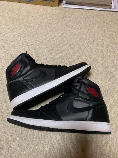 Nike Air Jordan 1 Retro High OG "Black/Metallic Silver/Gym Red"
