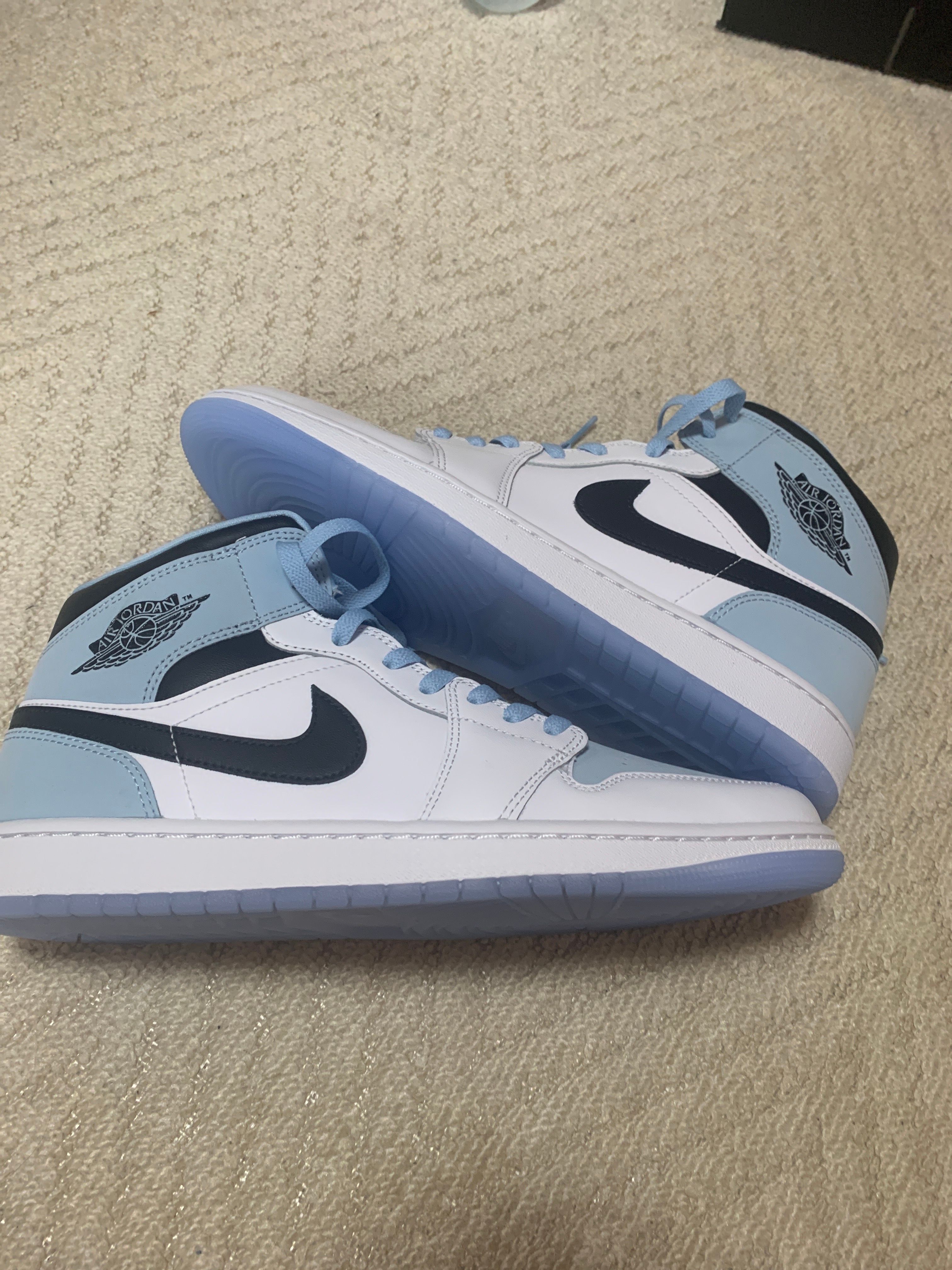 Nike Air Jordan 1 Mid "Ice Blue Nubuck"