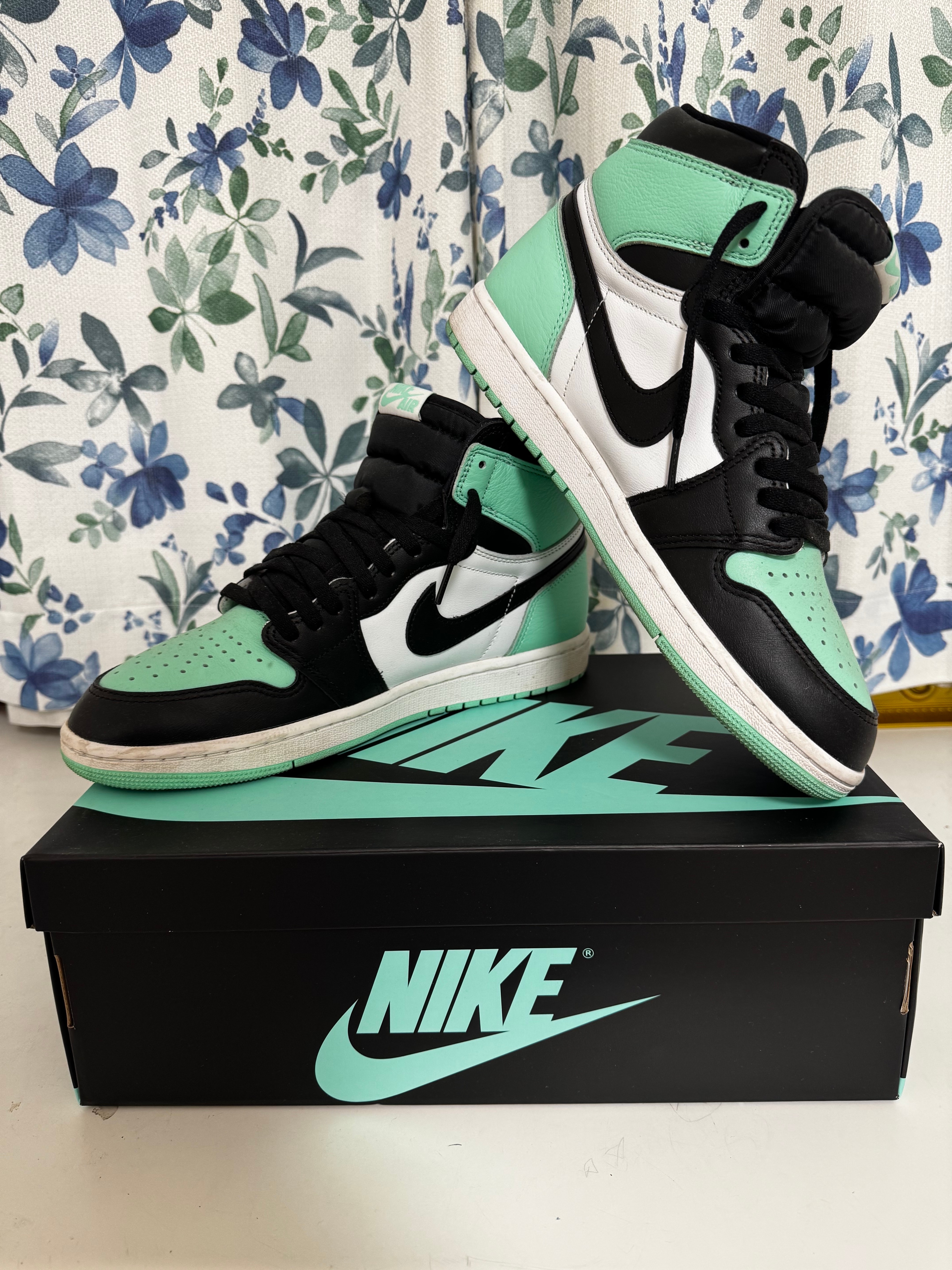 Nike Air Jordan 1 High OG "Green Glow"