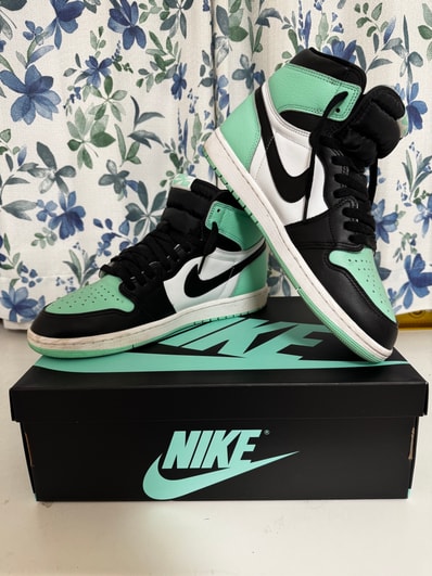 Nike Air Jordan 1 High OG "Green Glow"