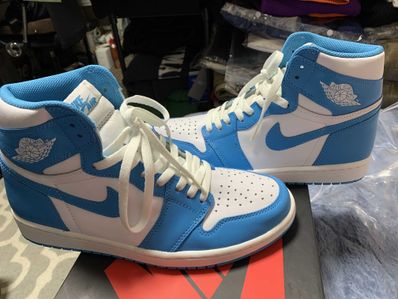 Nike Air Jordan 1 Retro High "UNC"