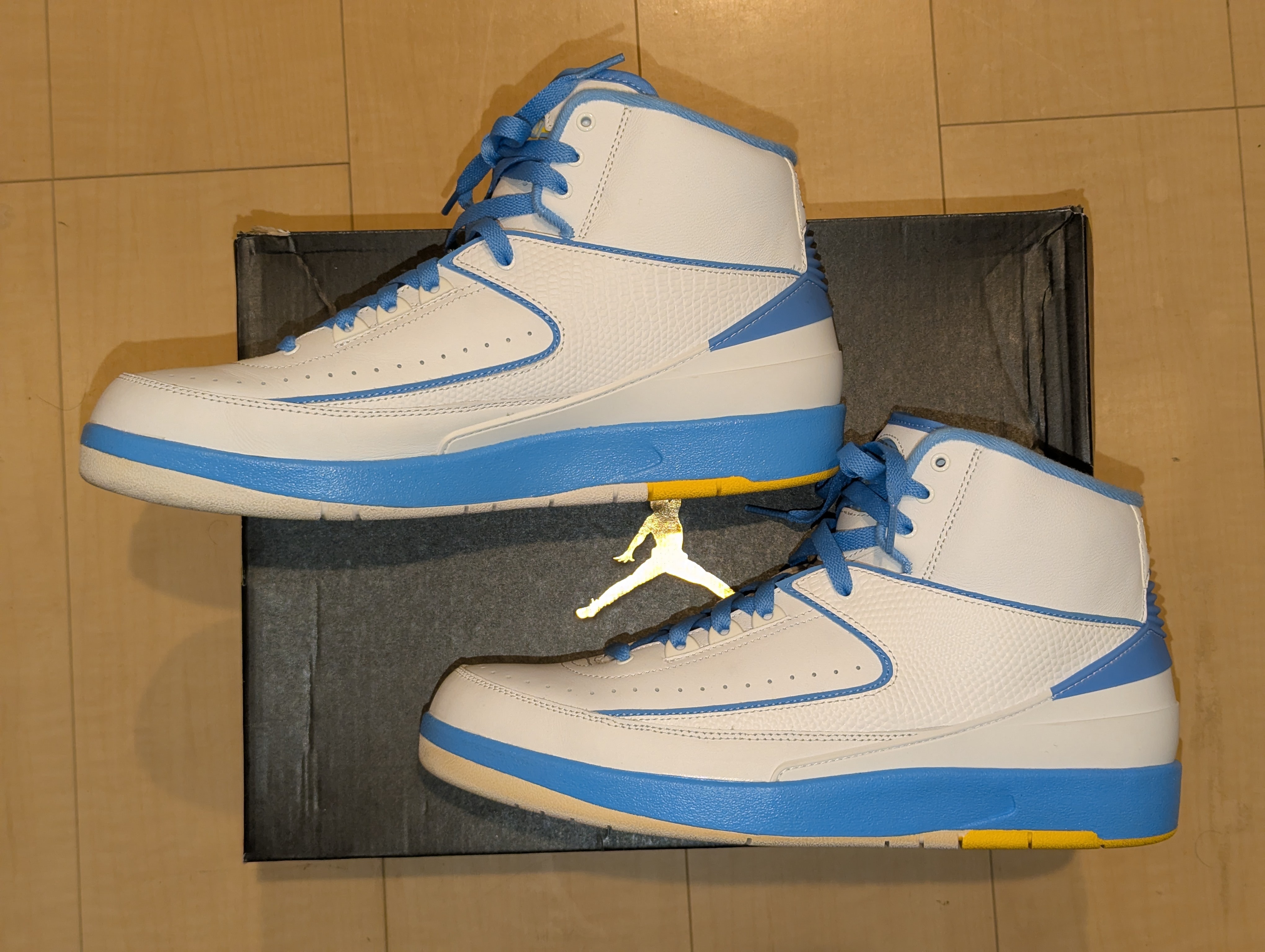 Nike Air Jordan 2 Retro Melo "White/Varsity Maize/University Blue" (2018)