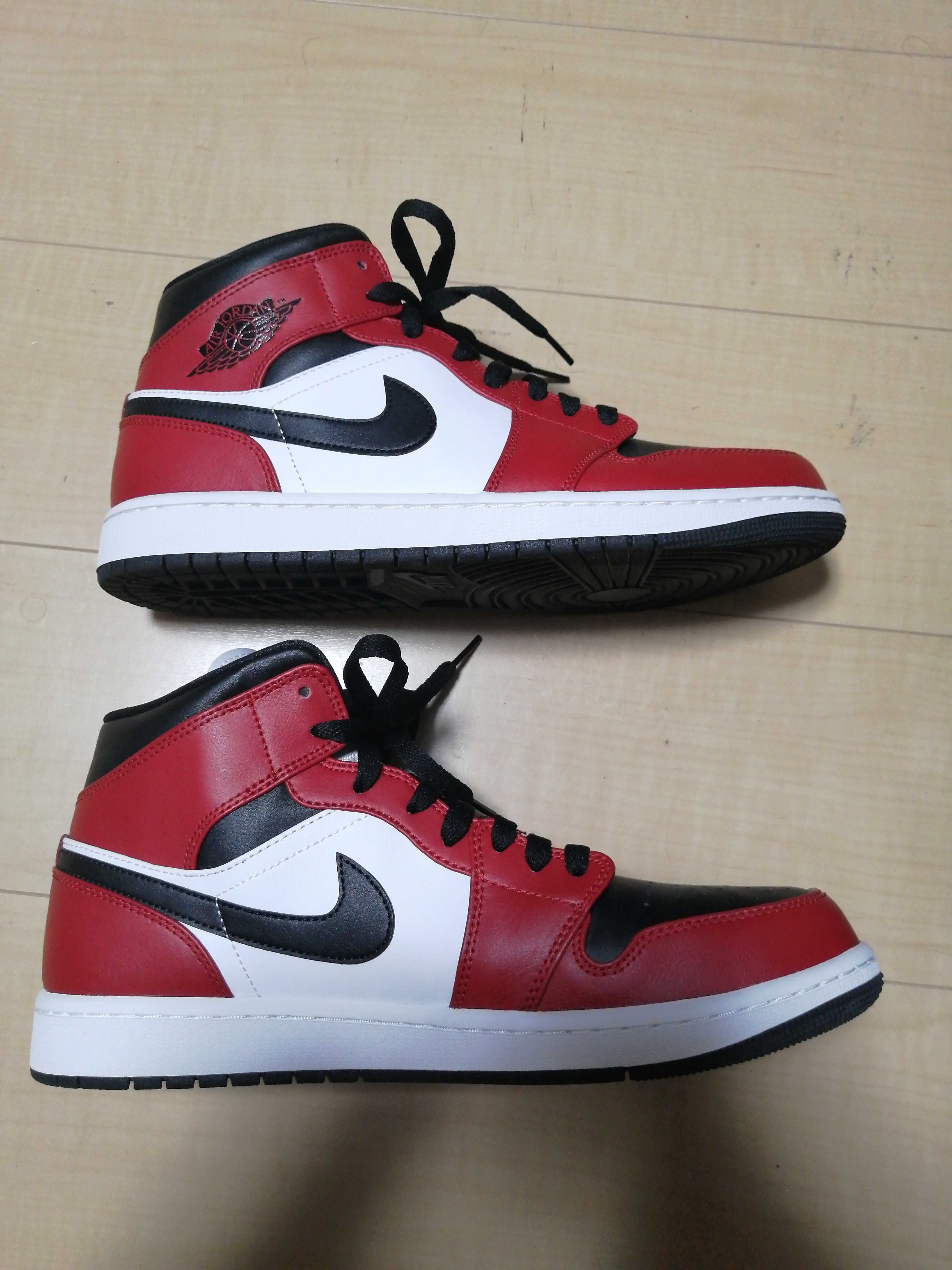 Nike Air Jordan 1 Mid "Chicago Black Toe"