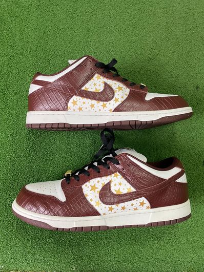 Supreme × Nike SB Dunk Low OG QS Gold Stars "White/Barkroot Brown"