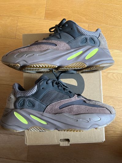 YEEZY BOOST 700 WAVE RUNNER DARK GREY