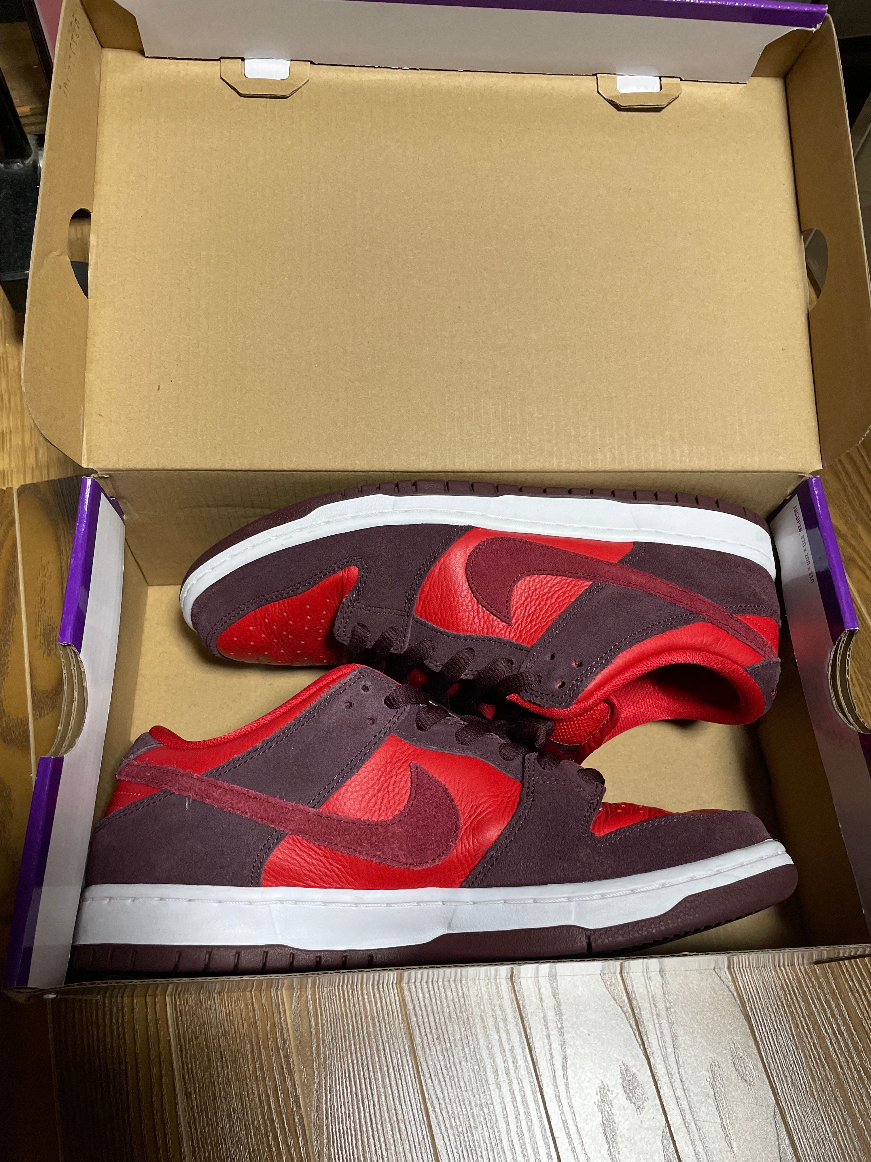 Nike SB Dunk Low "Cherry"