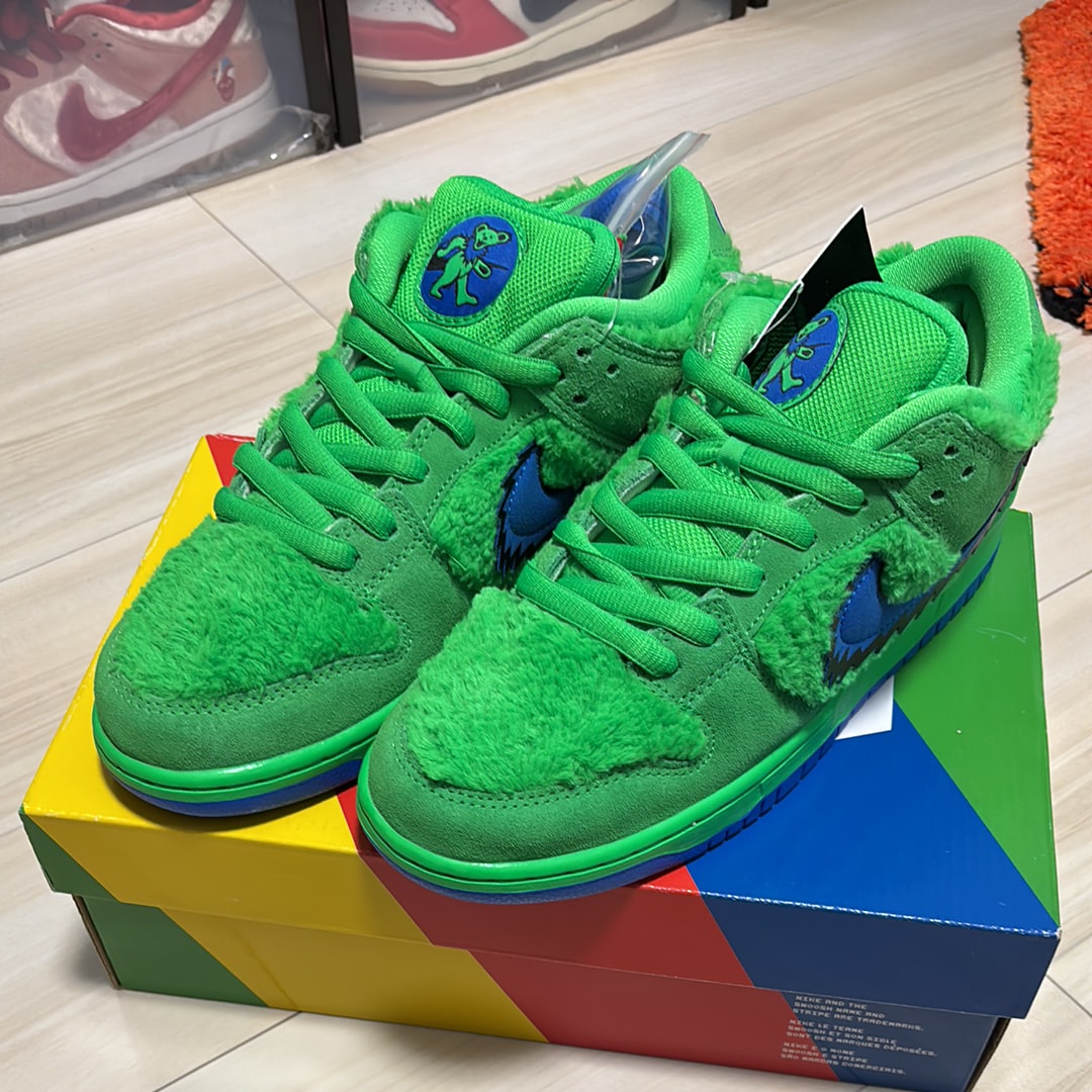 Grateful Dead × Nike SB Dunk Low "Green Bear"