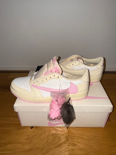 Travis Scott × Nike Air Jordan 1 Retro Low OG "Muslin/Shy Pink"