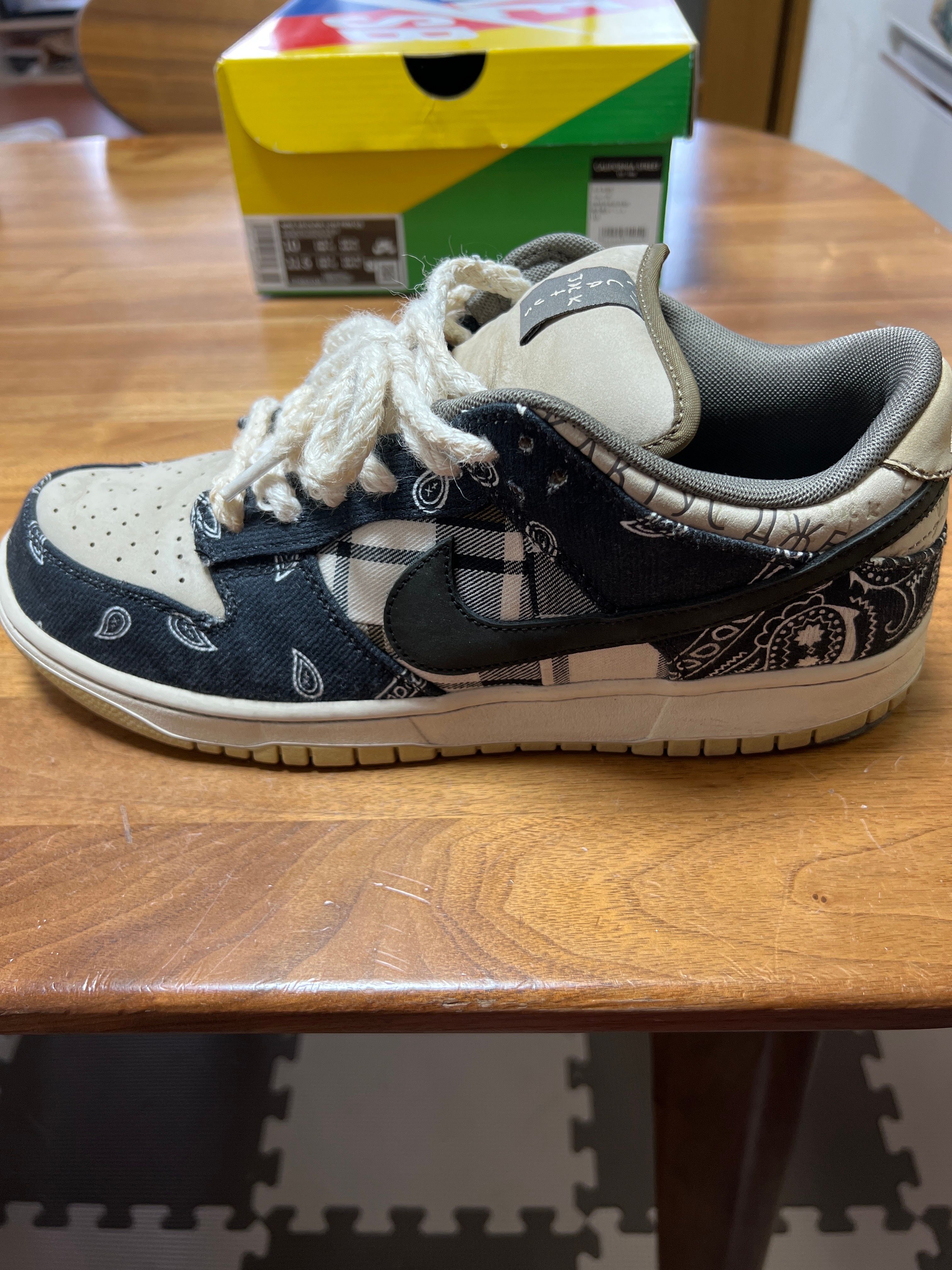 Travis Scott × Nike SB Dunk Low "Black/Parachute Beige"