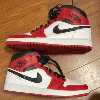 Nike Air Jordan 1 Mid "Chicago"