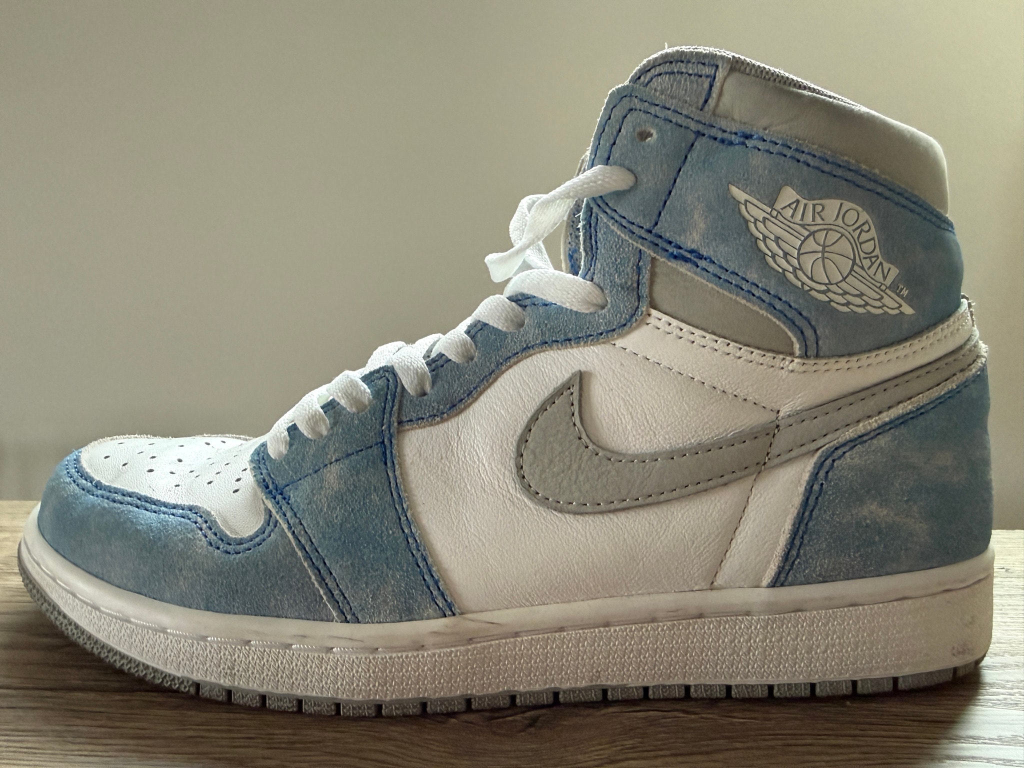 Nike Air Jordan 1 High OG "Hyper Royal"