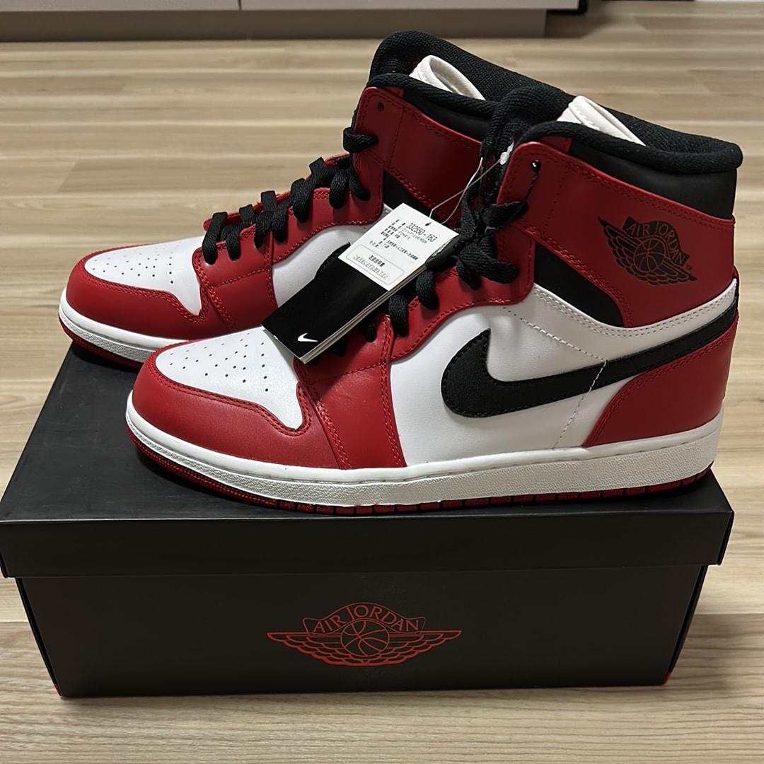 Nike Air Jordan 1 Retro High "Chicago" (2013)