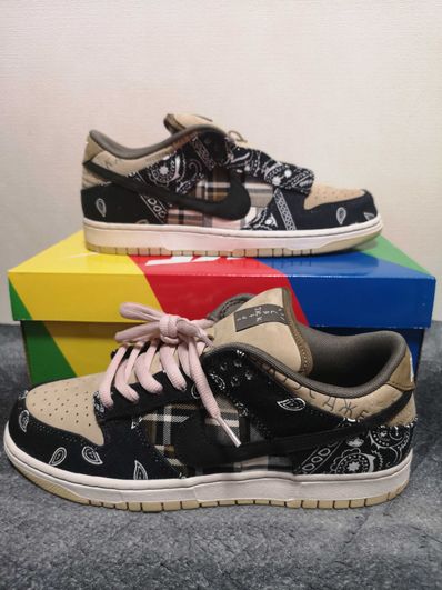 Travis Scott × Nike SB Dunk Low "Black/Parachute Beige"