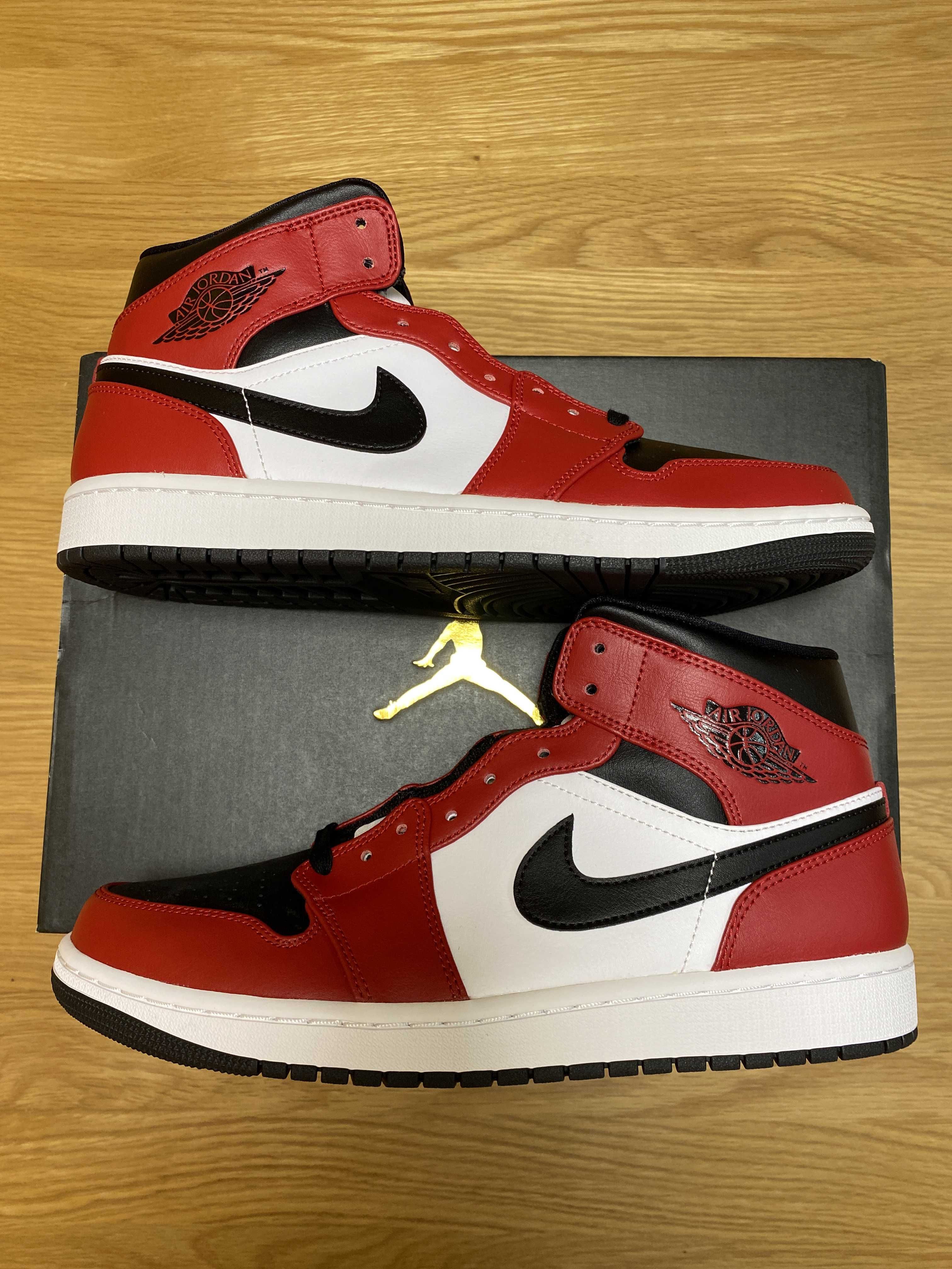 Nike Air Jordan 1 Mid "Chicago Black Toe"