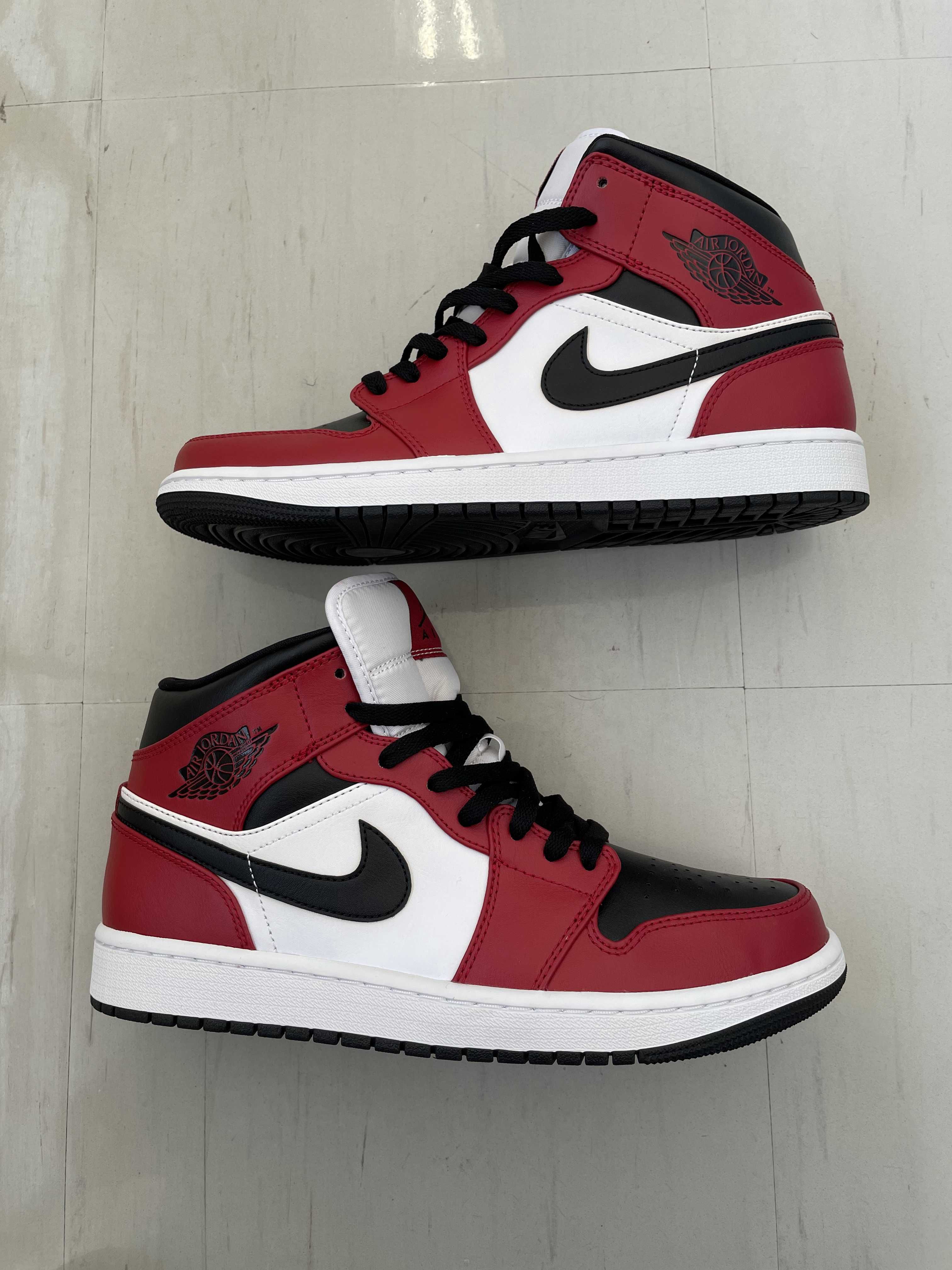 Nike Air Jordan 1 Mid "Chicago Black Toe"
