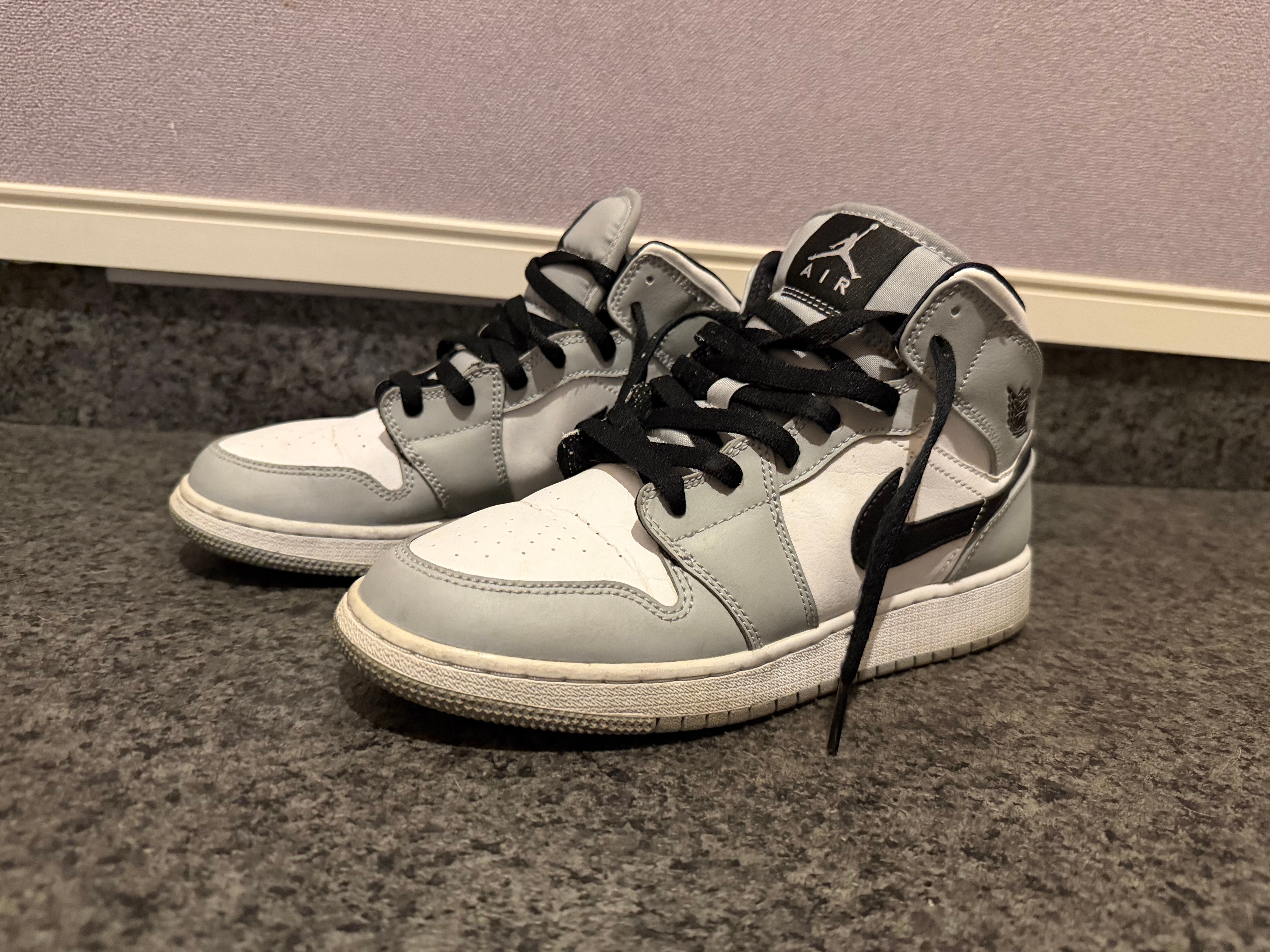 Nike GS Air Jordan 1 Mid "Light Smoke Grey/Black/White"