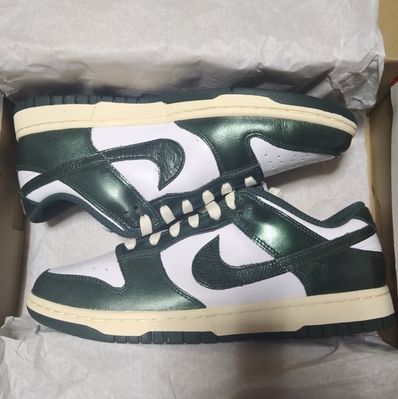 Nike WMNS Dunk Low