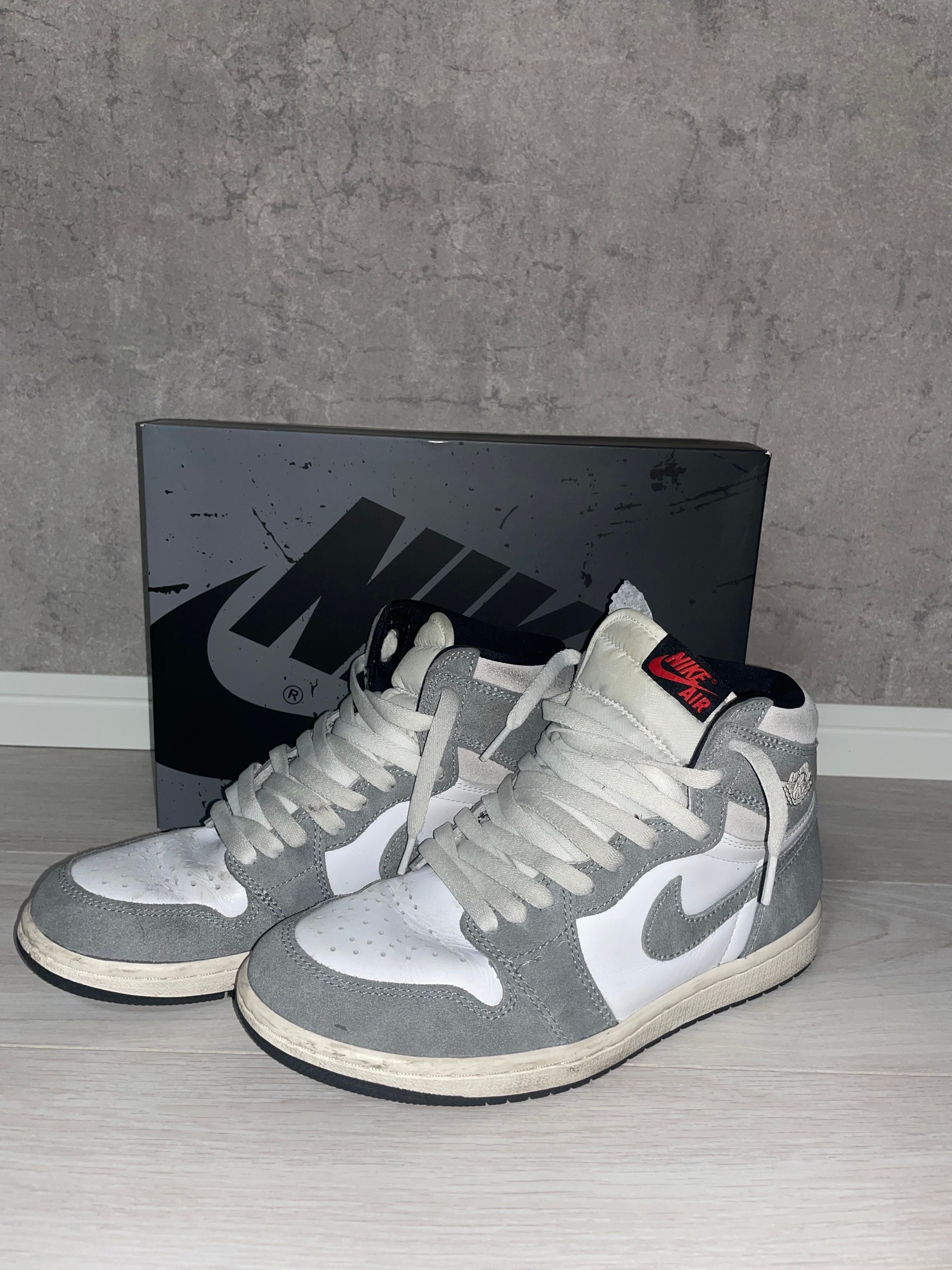 Nike Air Jordan 1 Retro High OG "Black and Smoke Grey"