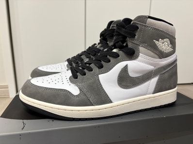 Nike Air Jordan 1 Retro High OG "Black and Smoke Grey"