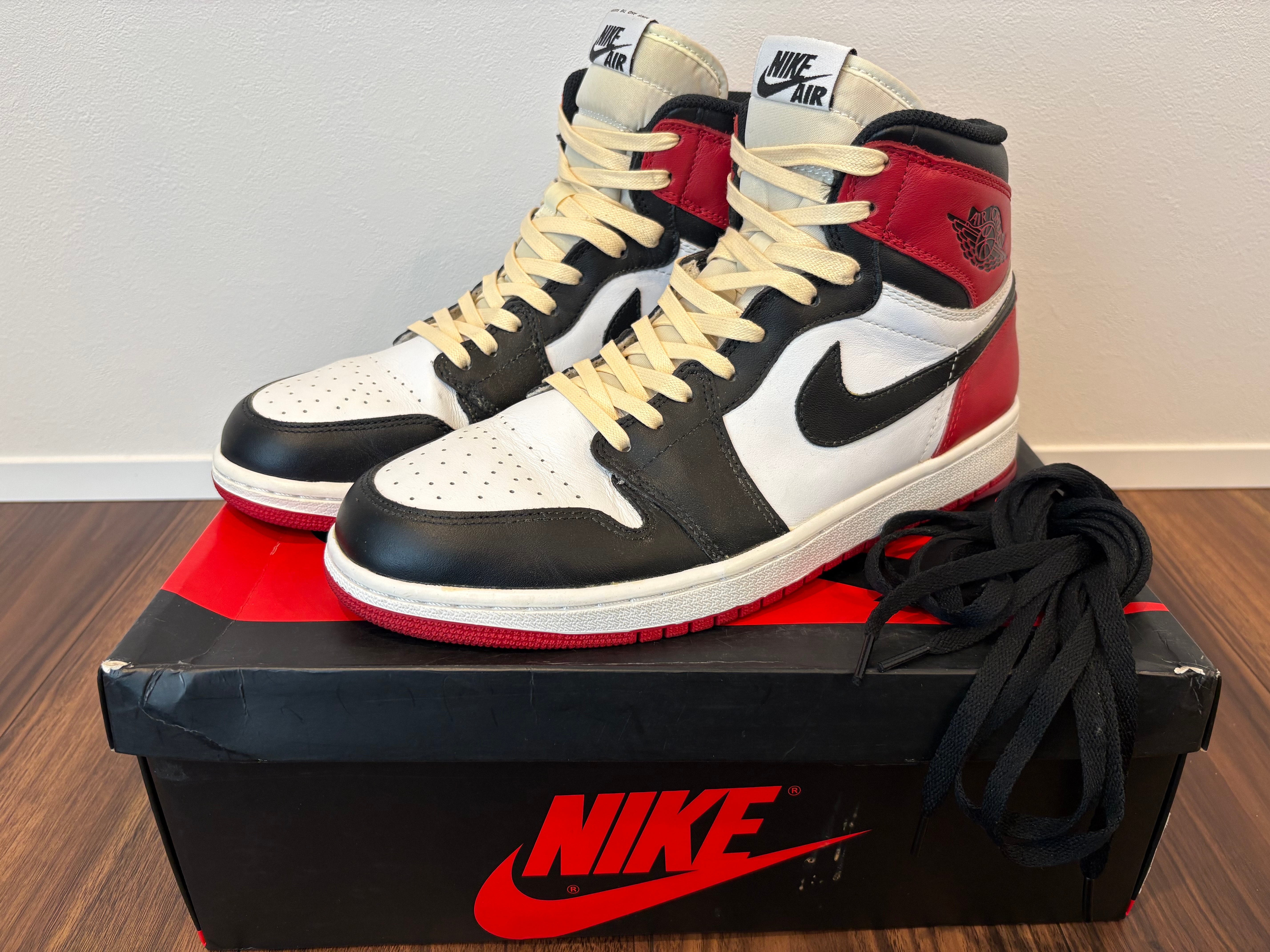 Nike Air Jordan 1 Retro High OG "Black Toe"