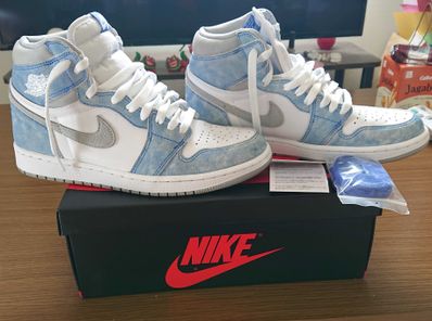Nike Air Jordan 1 High OG "Hyper Royal"