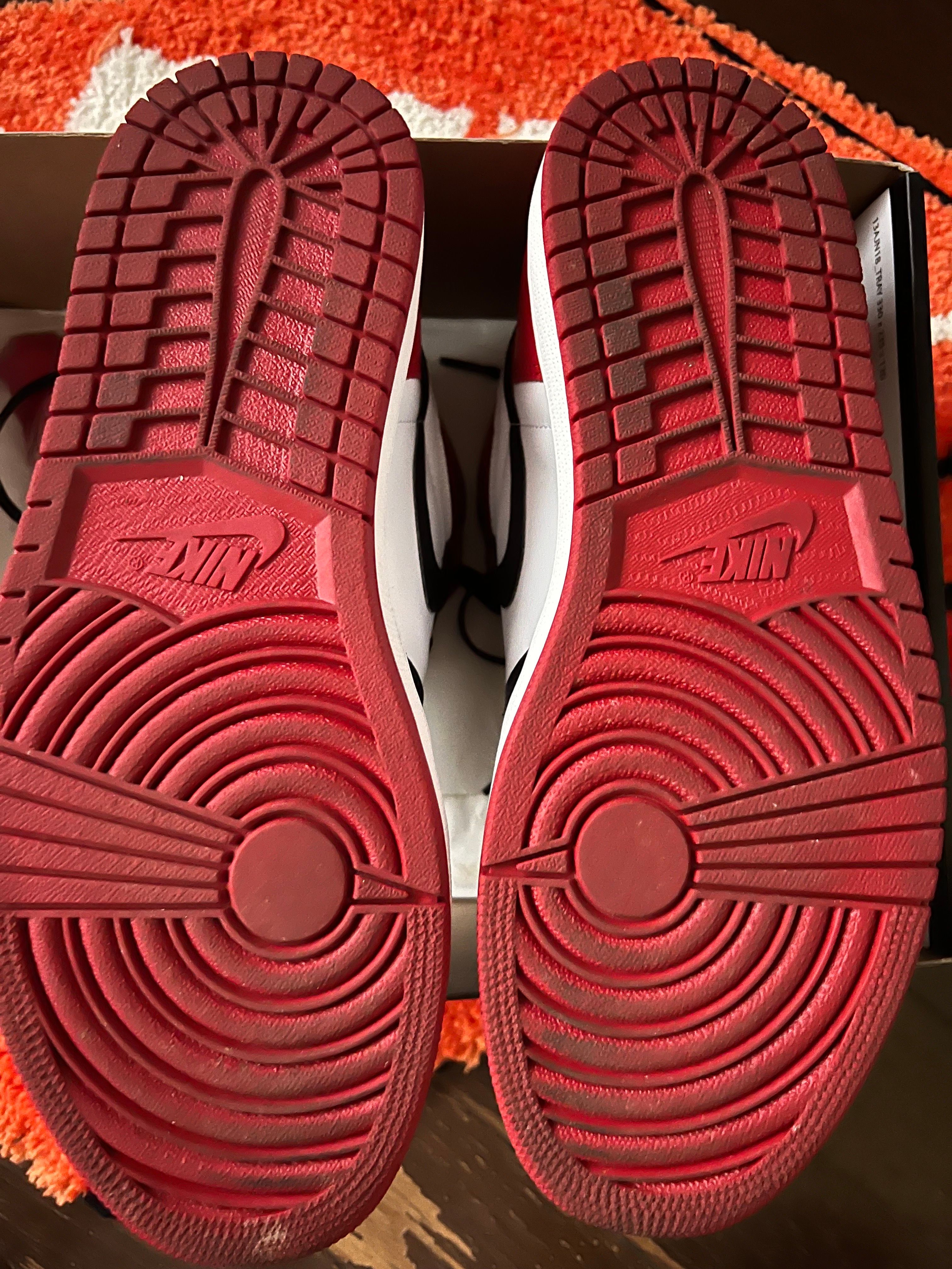 Nike Air Jordan 1 Retro High OG "Black Toe"