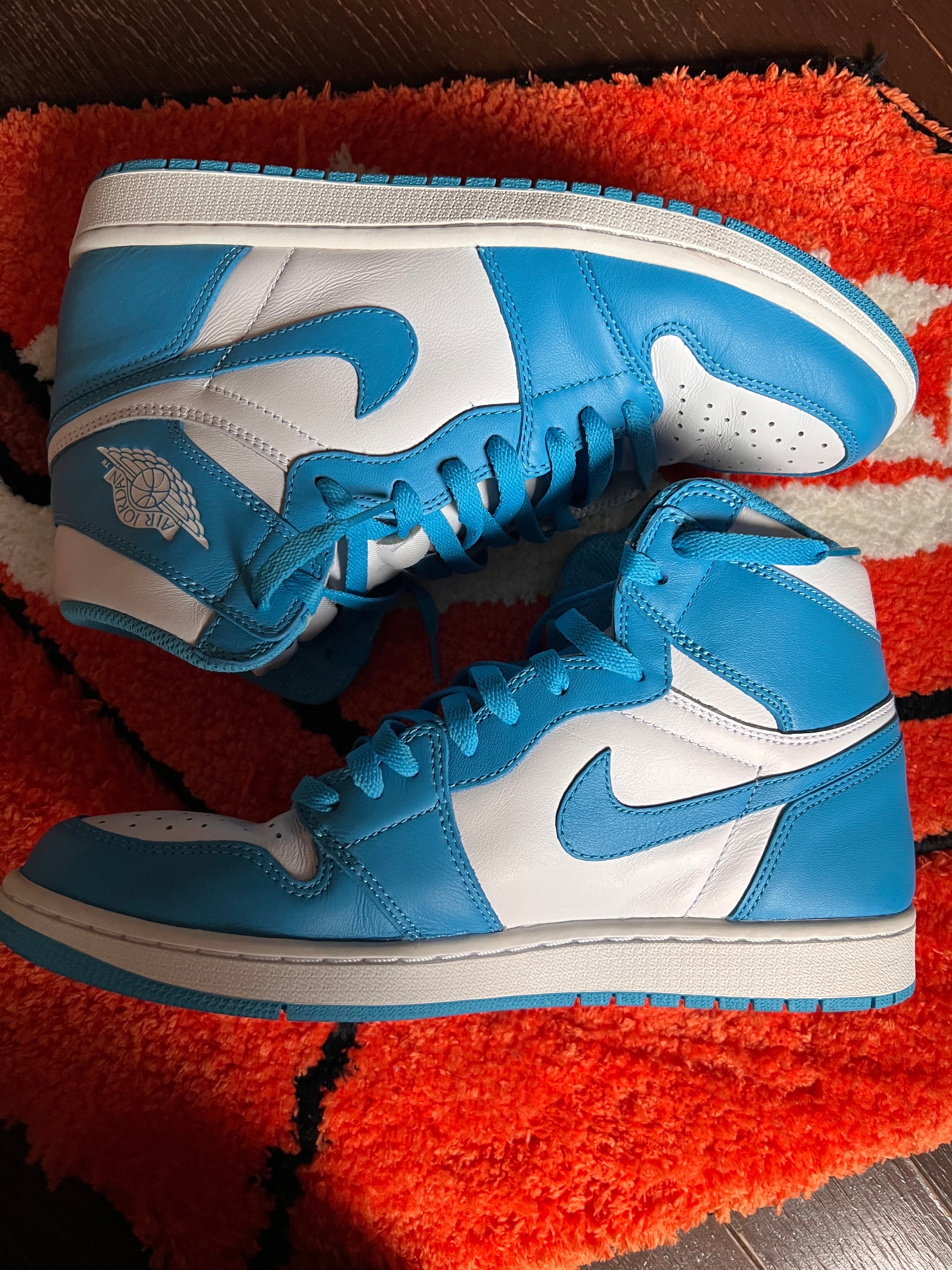 Nike Air Jordan 1 Retro High "UNC"