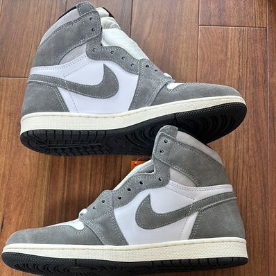 Nike Air Jordan 1 Retro High OG "Black and Smoke Grey"