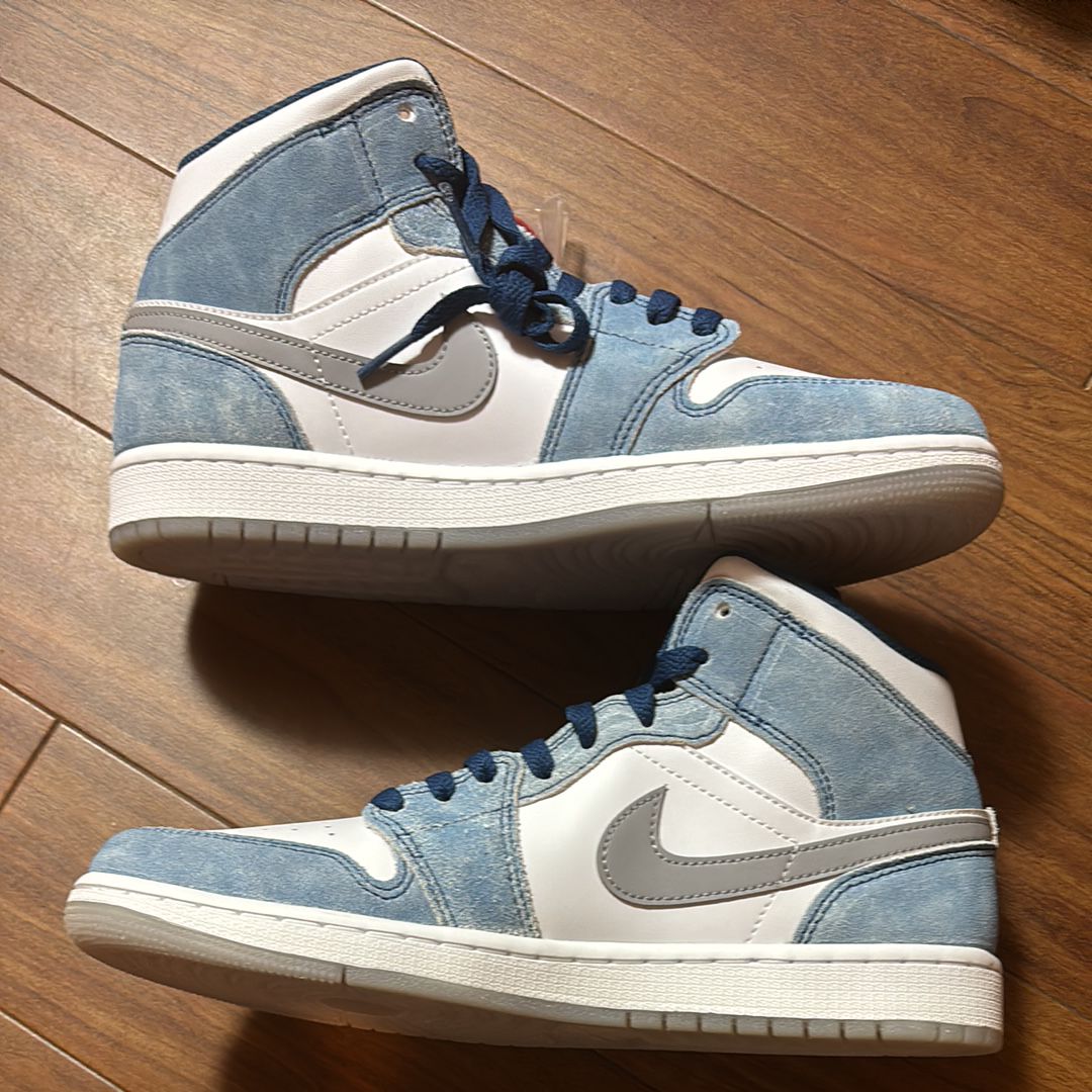 Nike Air Jordan 1 Mid SE "White/Hyper Royal/Red"