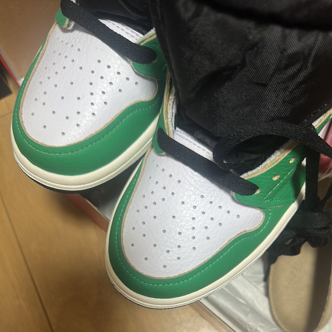 Nike Women's Air Jordan 1 High OG "Lucky Green/White-Sail-Black"