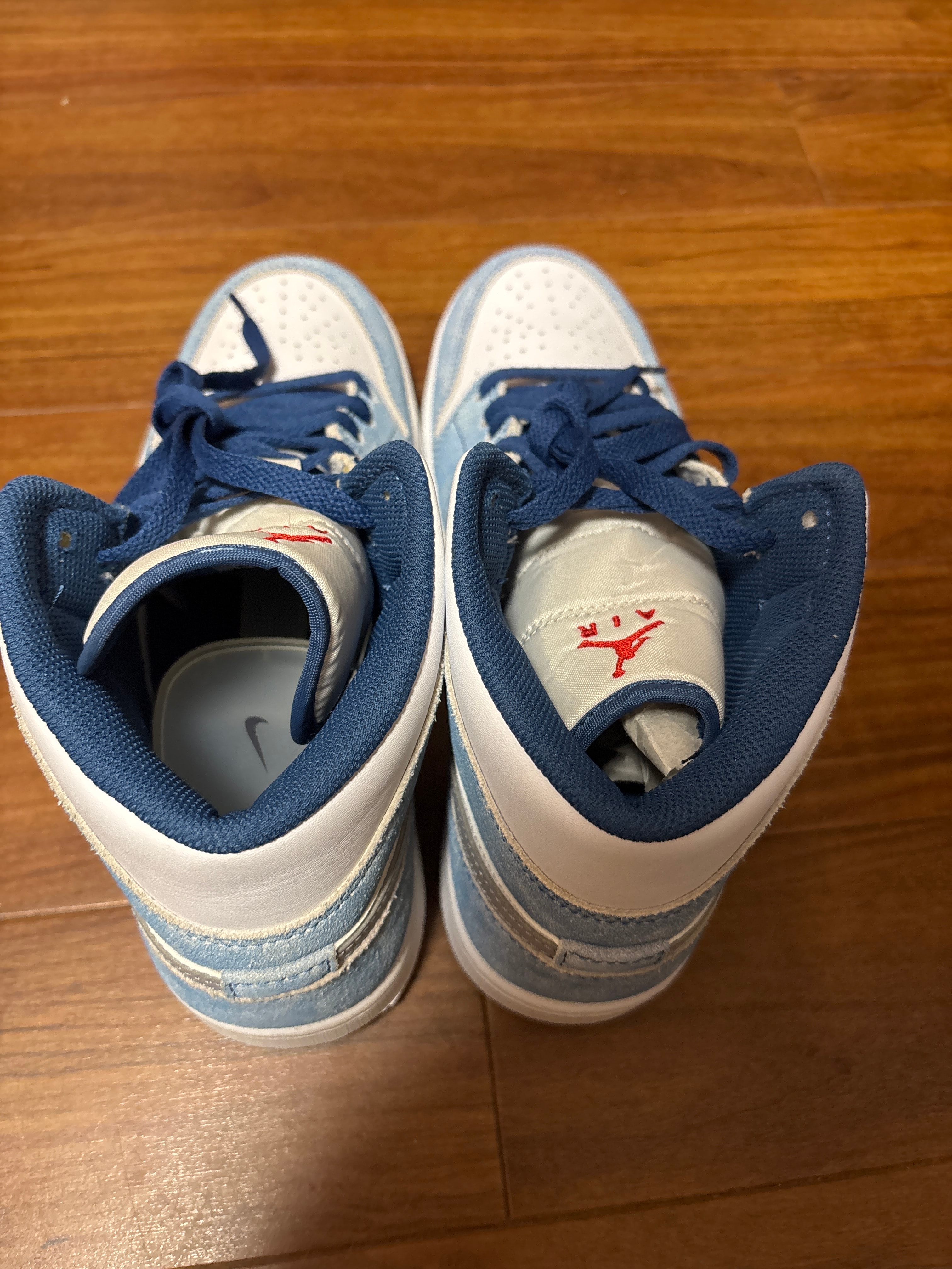 Nike Air Jordan 1 Mid SE "White/Hyper Royal/Red"