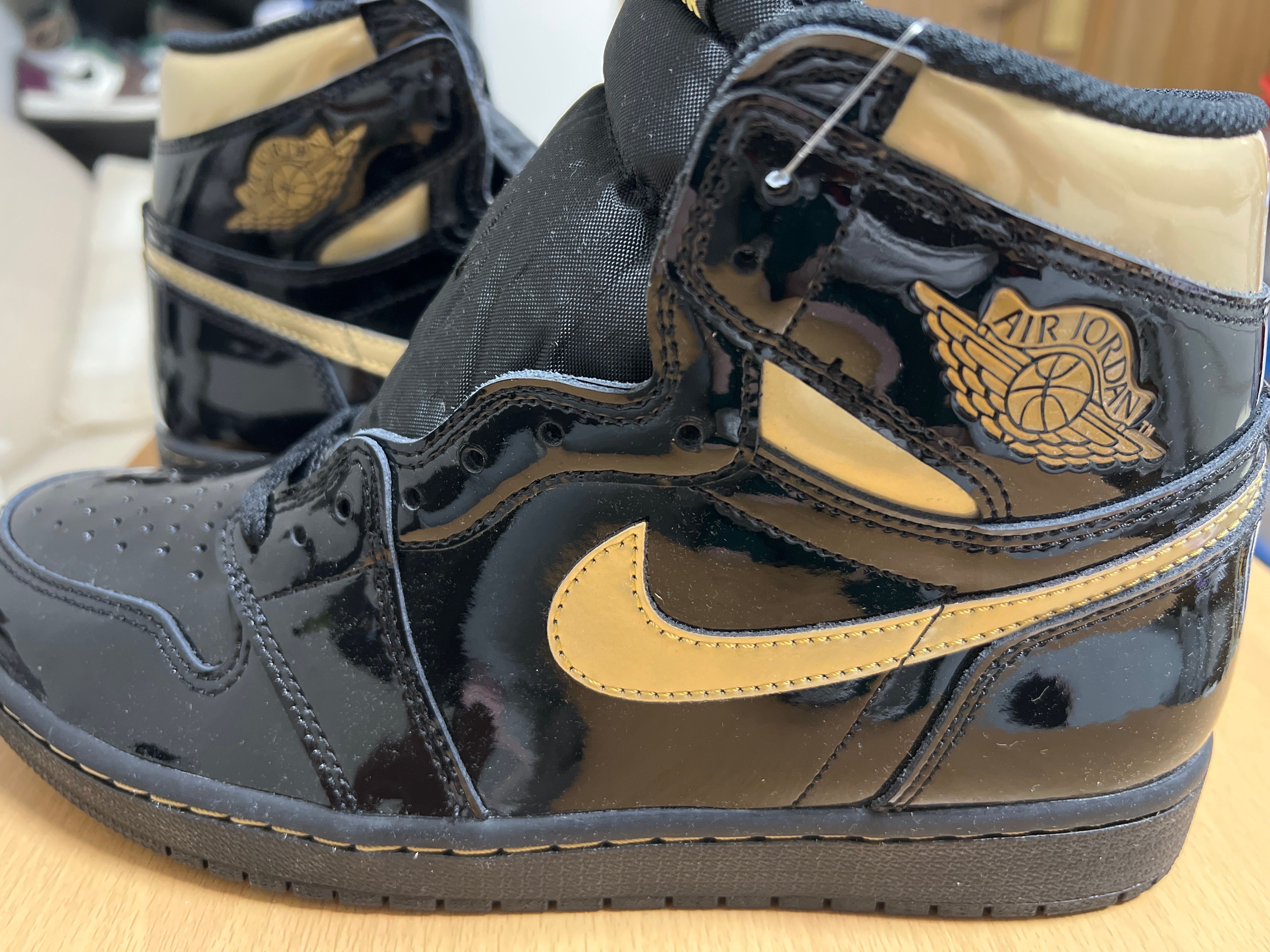 Nike Air Jordan 1 High OG "Black-Metalic Gold"