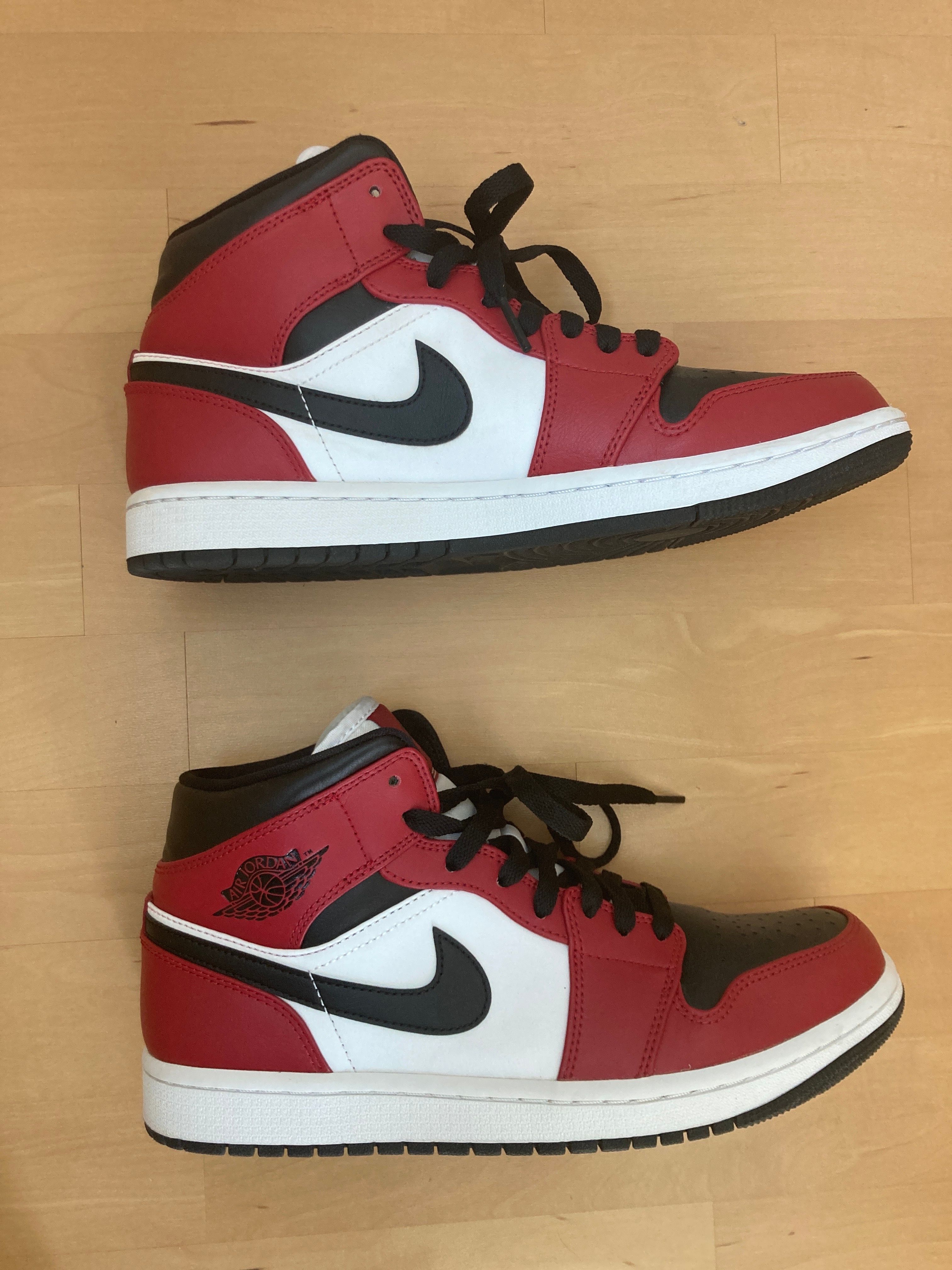Nike Air Jordan 1 Mid "Chicago Black Toe"